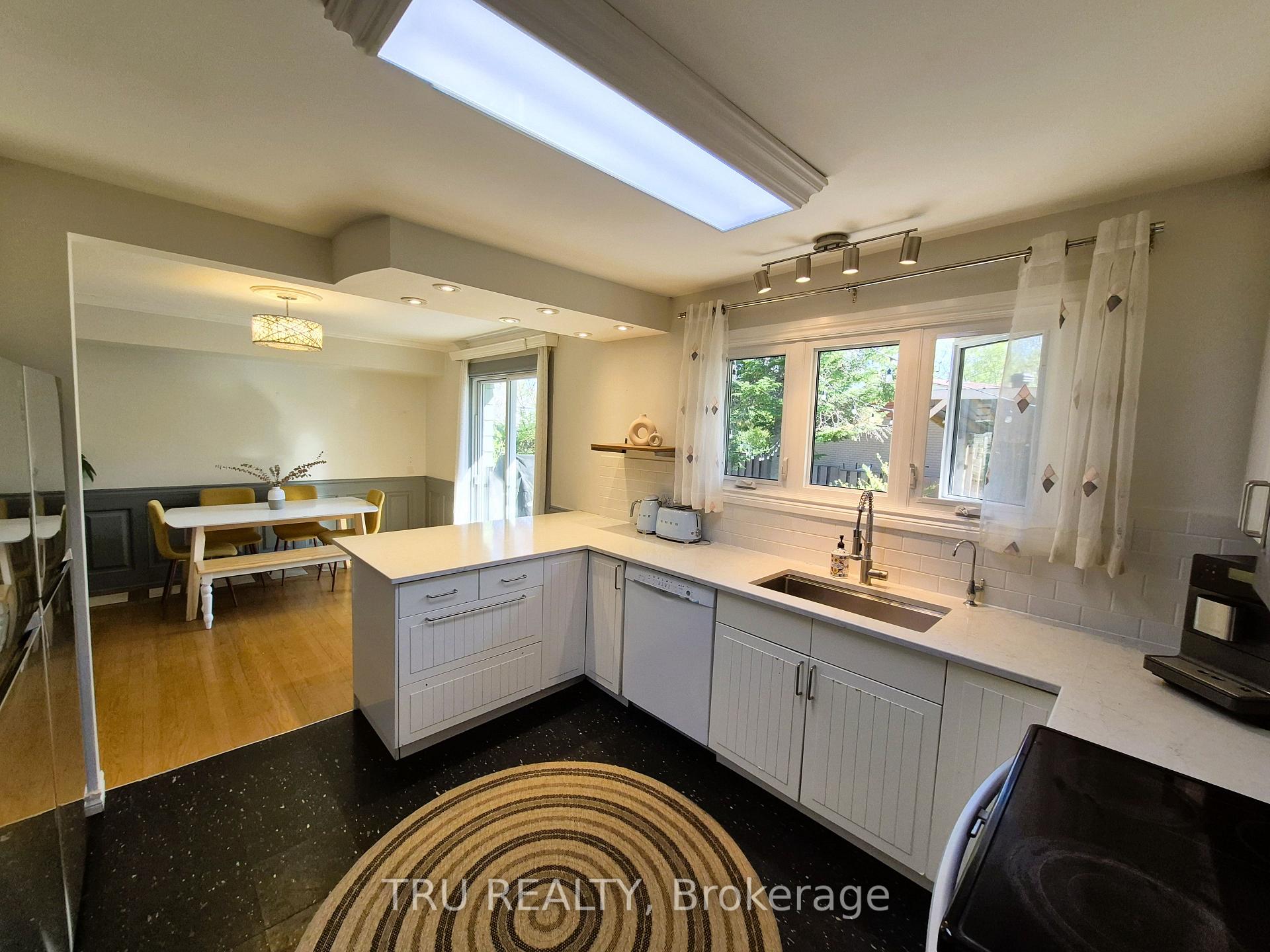 Photo 17 of 48 Crystal Beach Drive, Ottawa, Crystal Beach — HOMEH