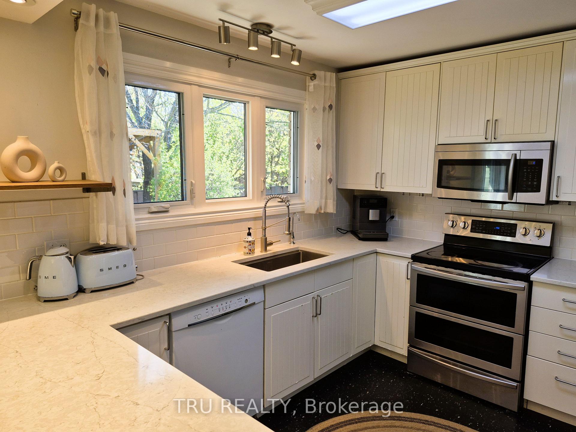 Photo 16 of 48 Crystal Beach Drive, Ottawa, Crystal Beach — HOMEH