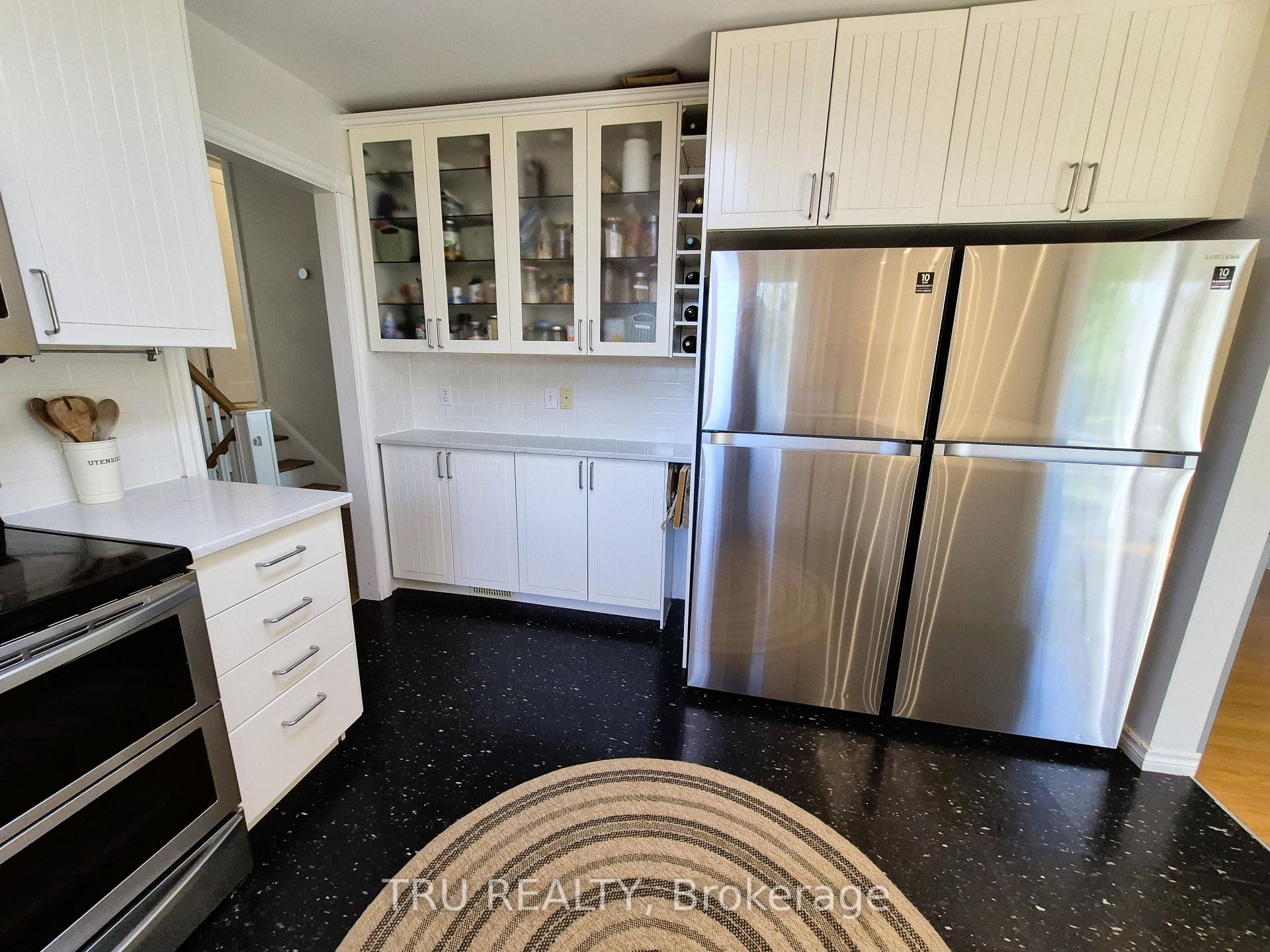 Photo 18 of 48 Crystal Beach Drive, Ottawa, Crystal Beach — HOMEH