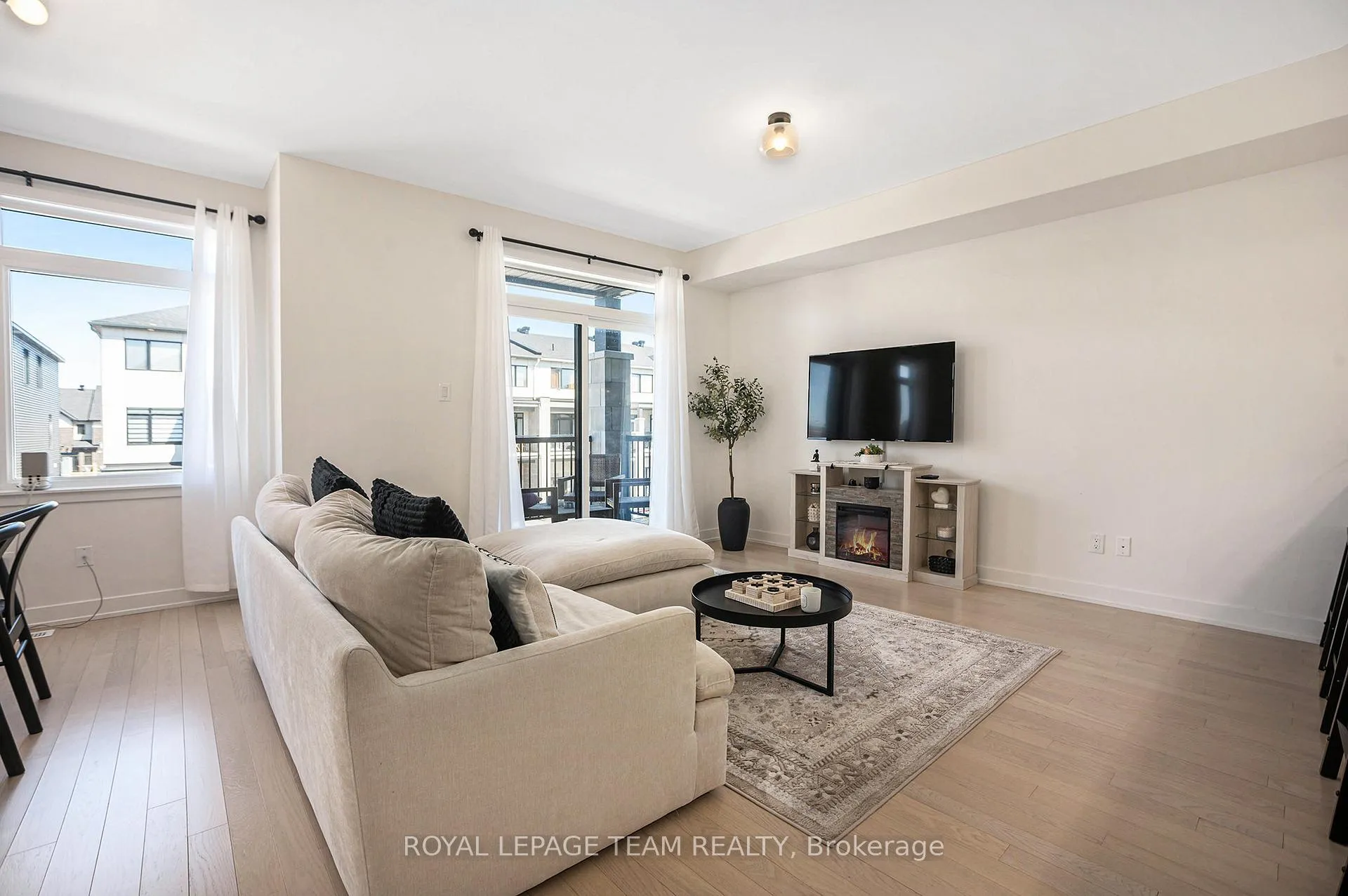 Photo 4 of 58 Arinto Place, Ottawa, Kanata - Emerald Meadows/Trailwest — HOMEH