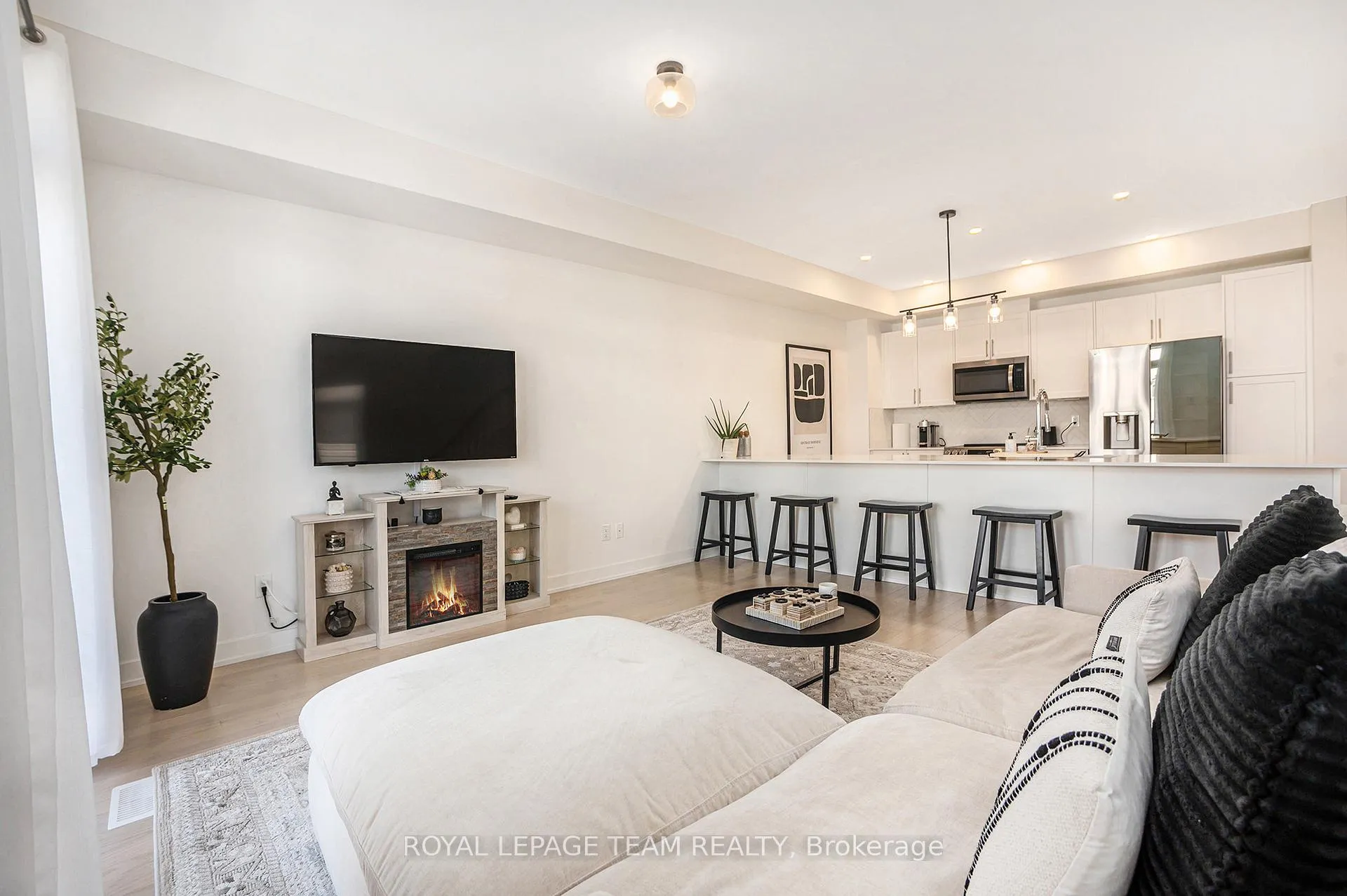 Photo 5 of 58 Arinto Place, Ottawa, Kanata - Emerald Meadows/Trailwest — HOMEH