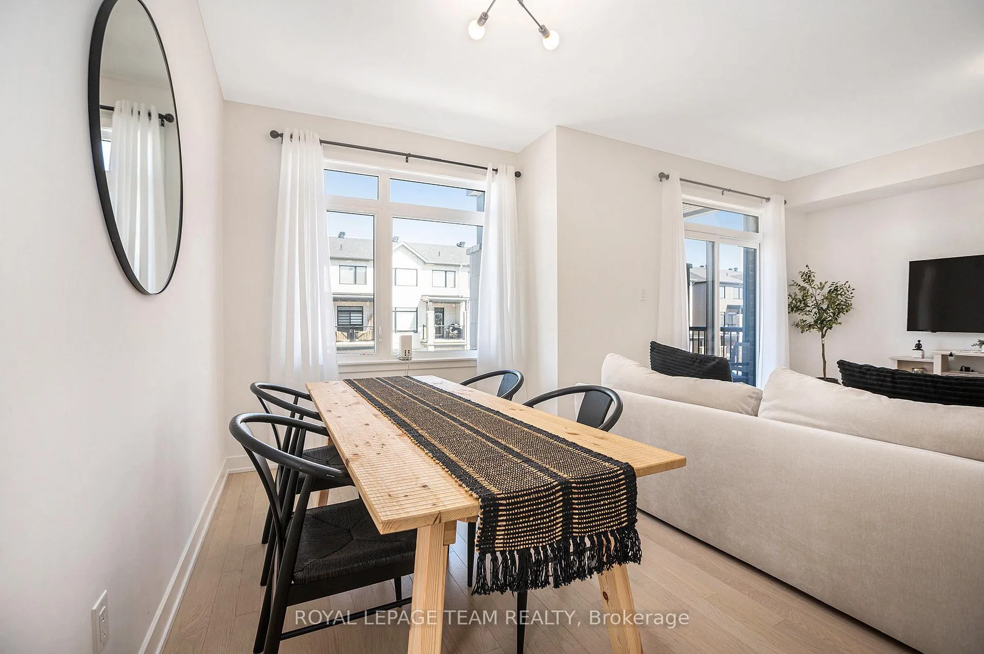 Photo 9 of 58 Arinto Place, Ottawa, Kanata - Emerald Meadows/Trailwest — HOMEH
