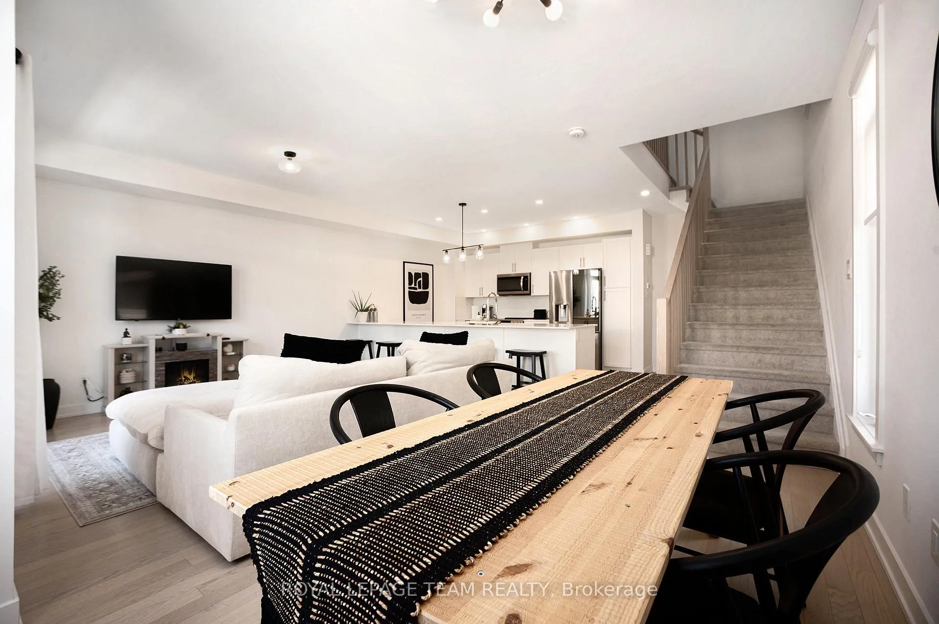 Photo 10 of 58 Arinto Place, Ottawa, Kanata - Emerald Meadows/Trailwest — HOMEH