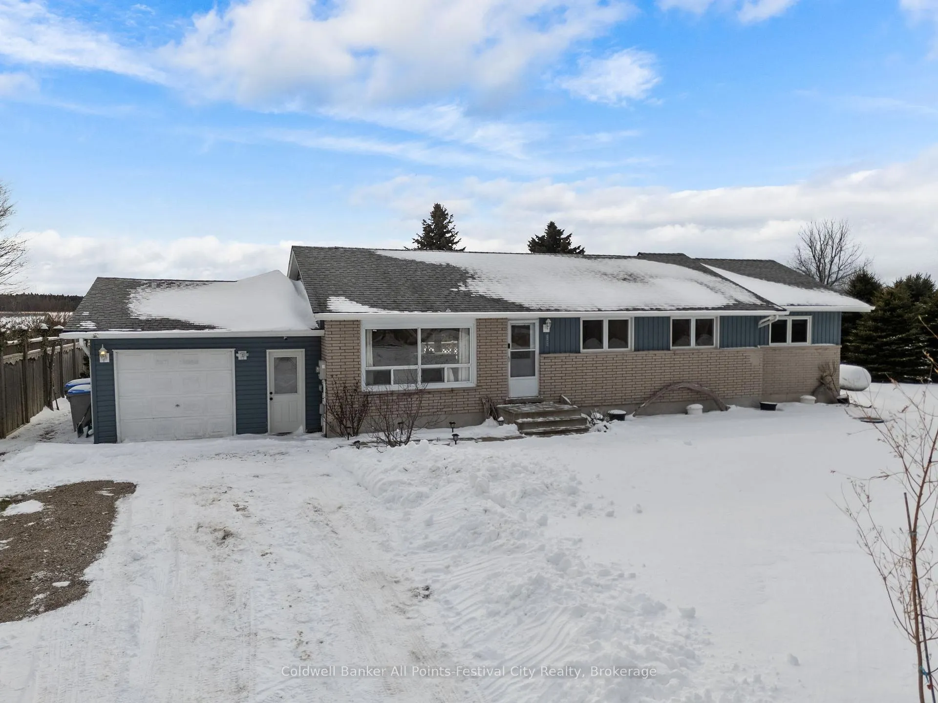 Photo 2 of 34889 Black's Point Road, Central Huron, Goderich — HOMEH