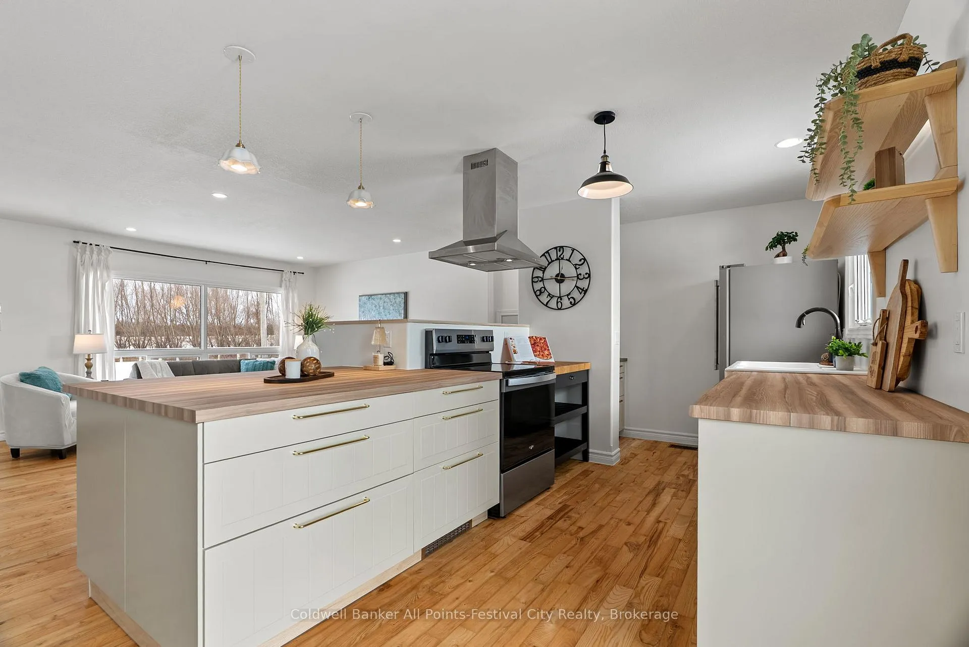 Photo 17 of 34889 Black's Point Road, Central Huron, Goderich — HOMEH