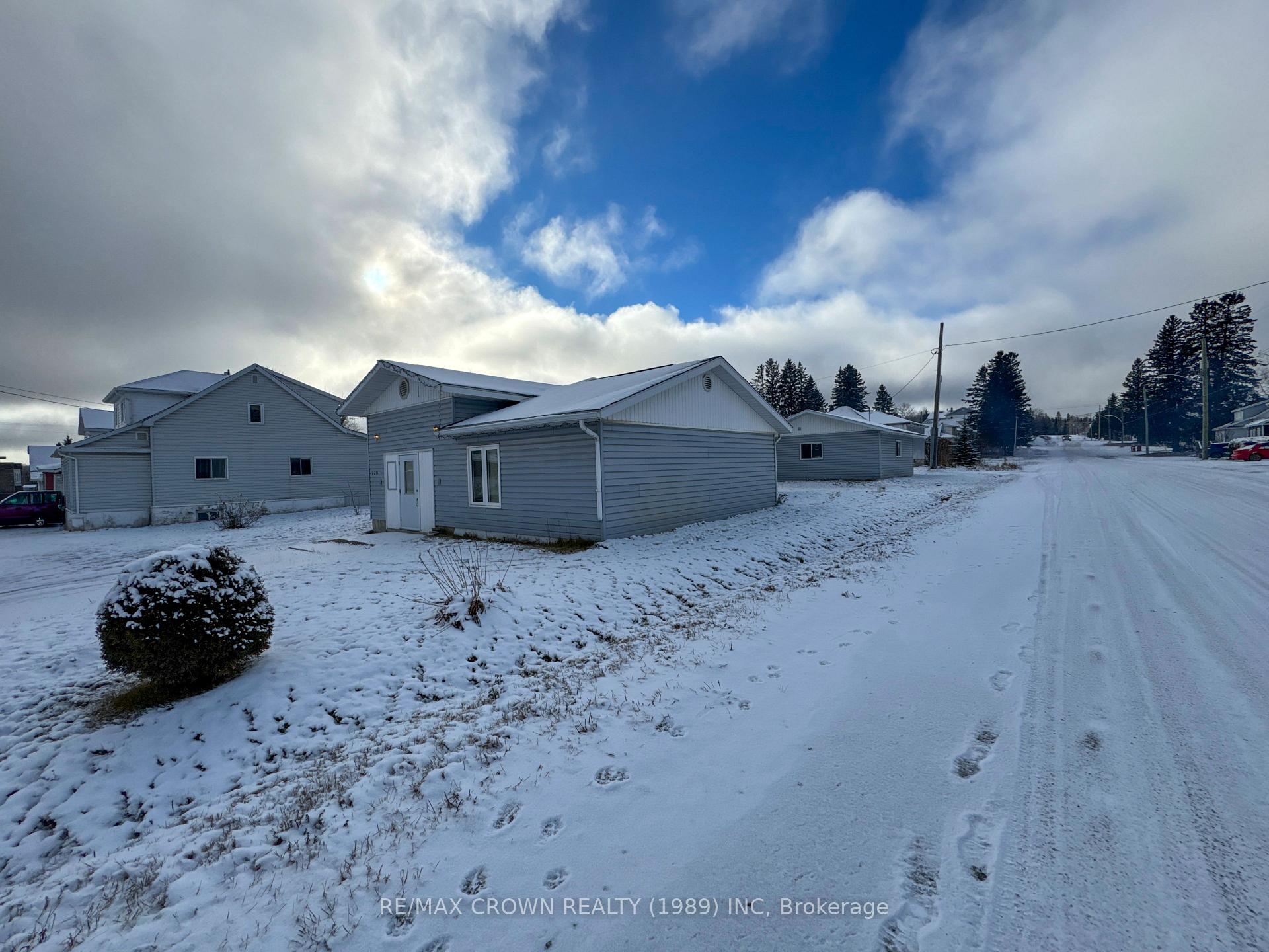 Photo 2 of 129 Front Street, Hornepayne — HOMEH