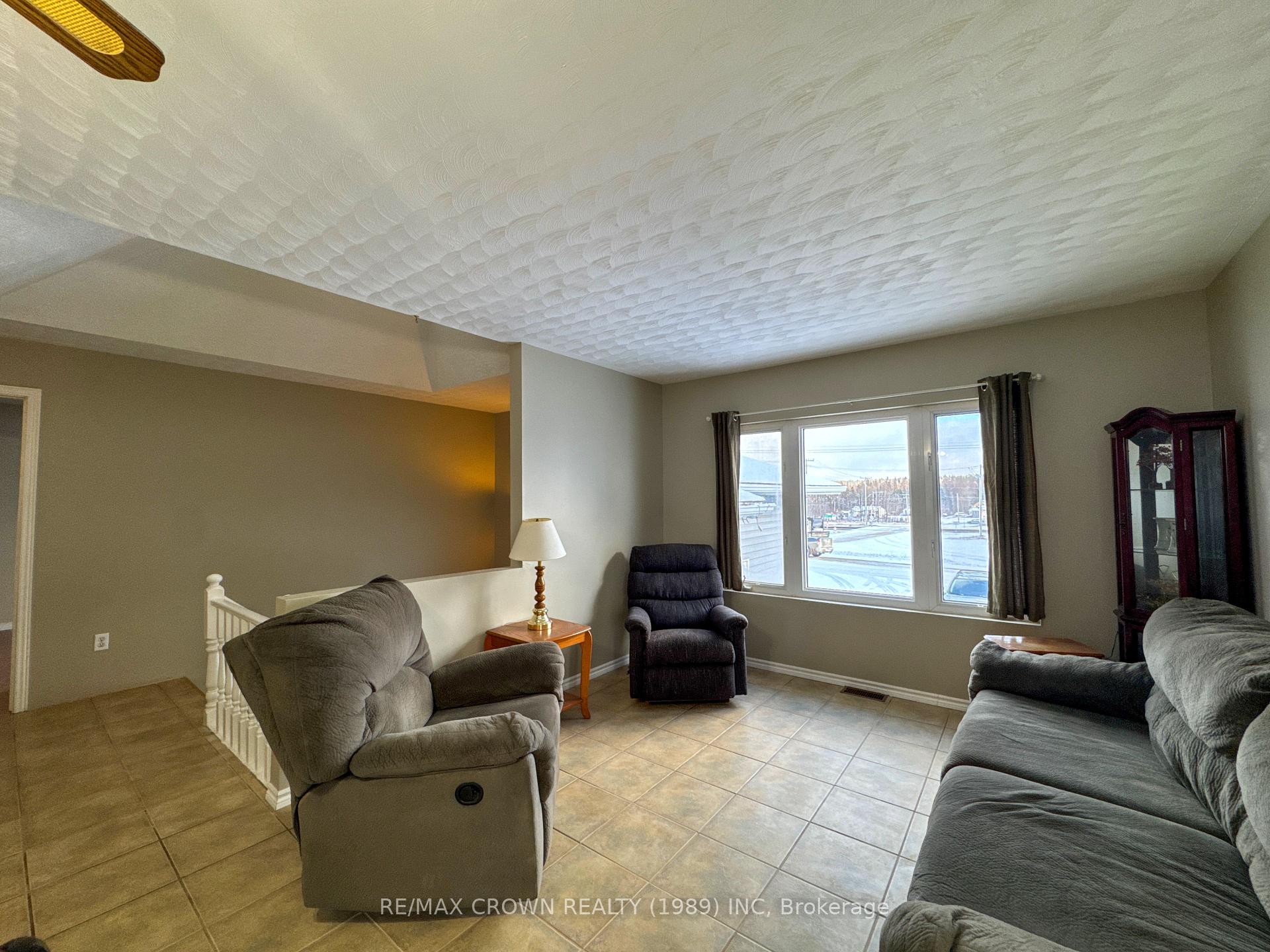 Photo 5 of 129 Front Street, Hornepayne — HOMEH