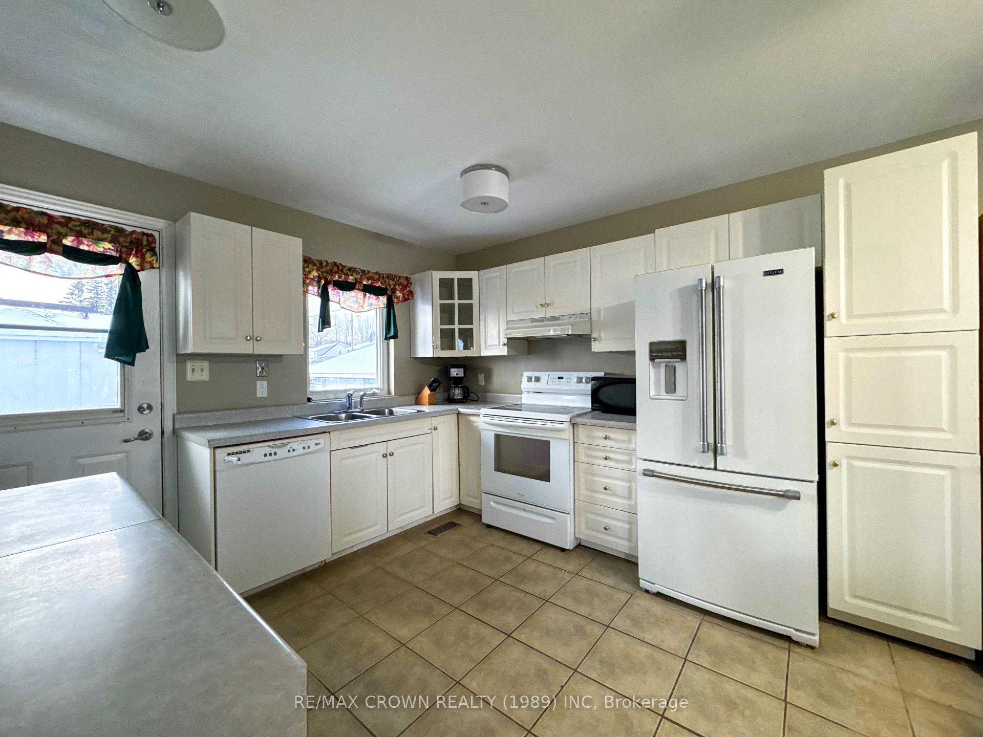 Photo 6 of 129 Front Street, Hornepayne — HOMEH