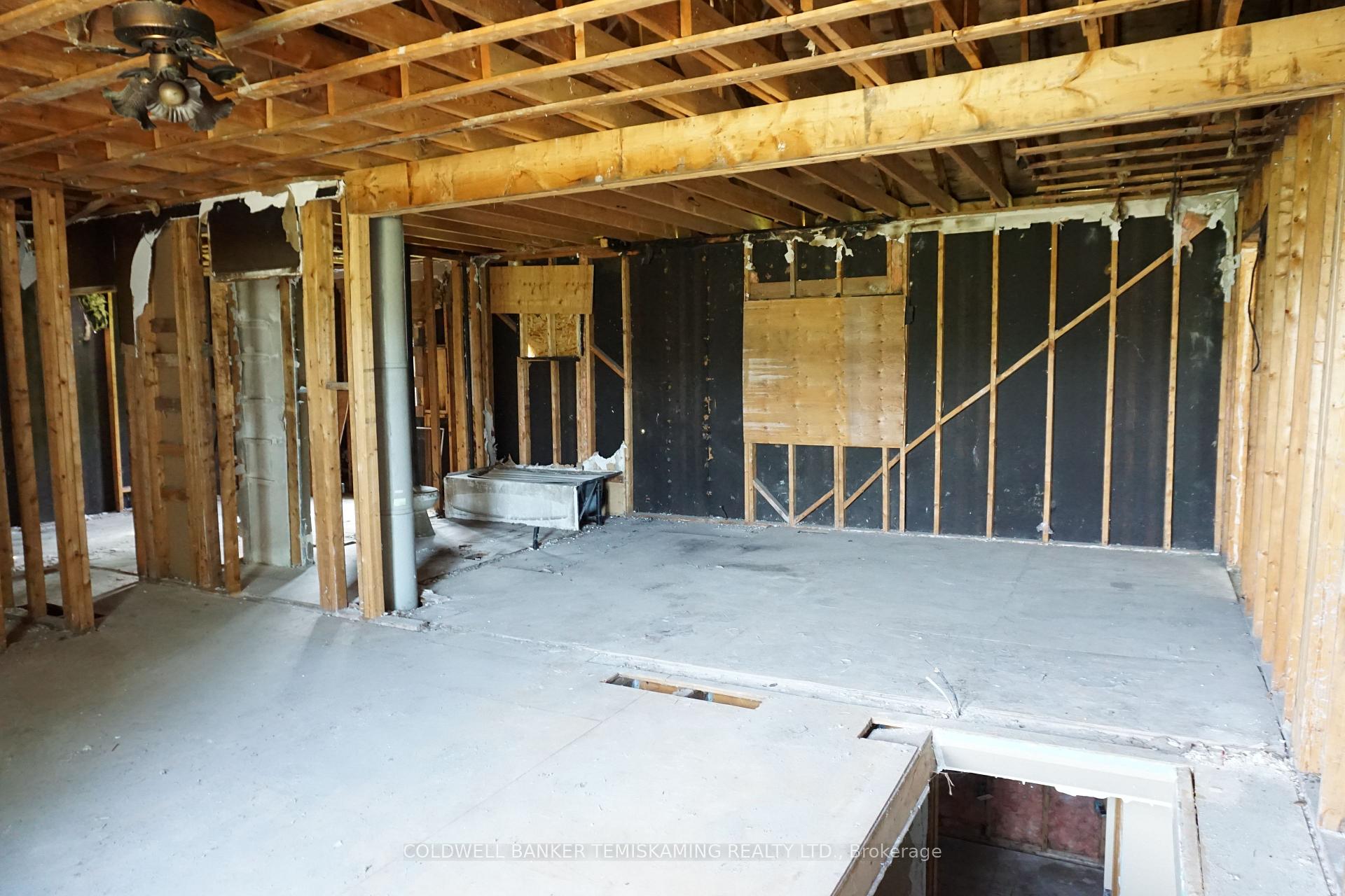 Photo 15 of 66 Russell Street, Cobalt — HOMEH
