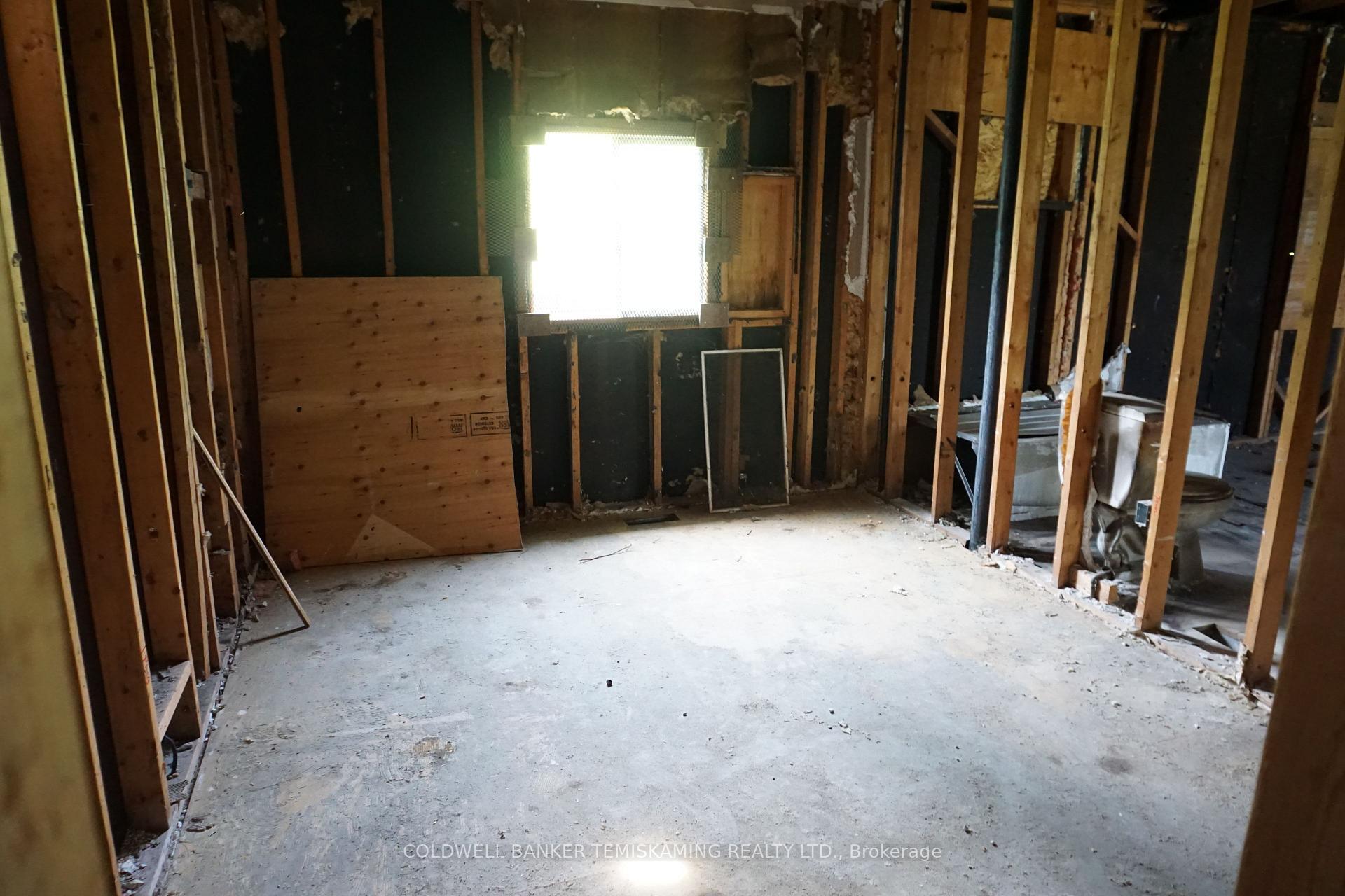 Photo 18 of 66 Russell Street, Cobalt — HOMEH