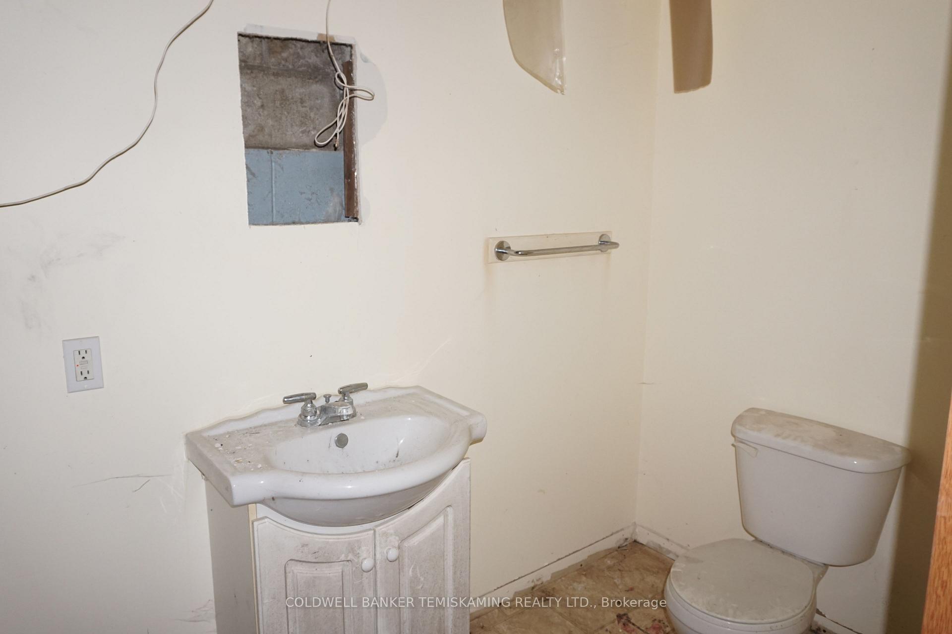 Photo 21 of 66 Russell Street, Cobalt — HOMEH
