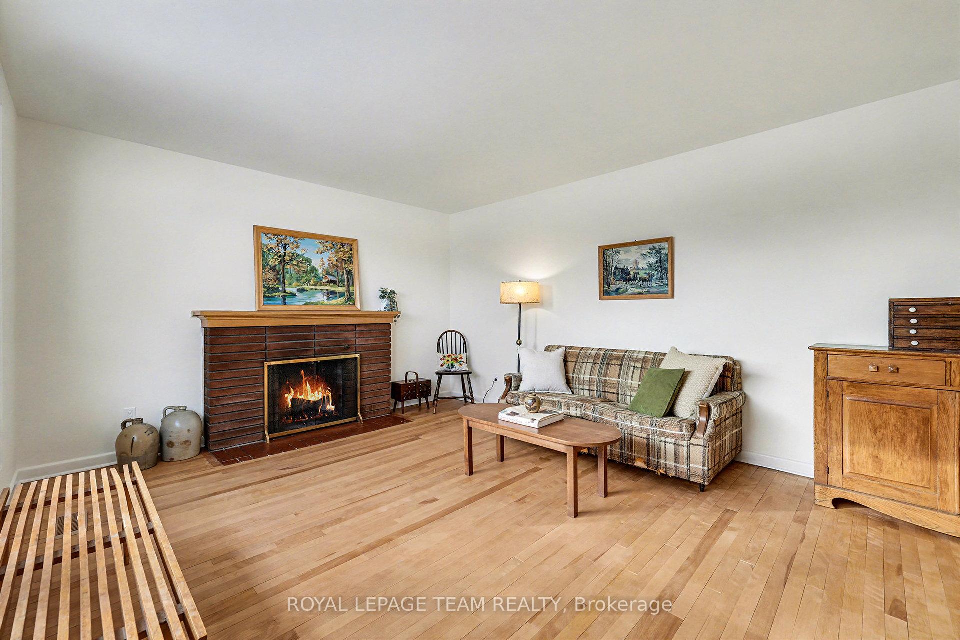 Photo 10 of 733 Halstead Street, Ottawa, Elmvale Acres — HOMEH