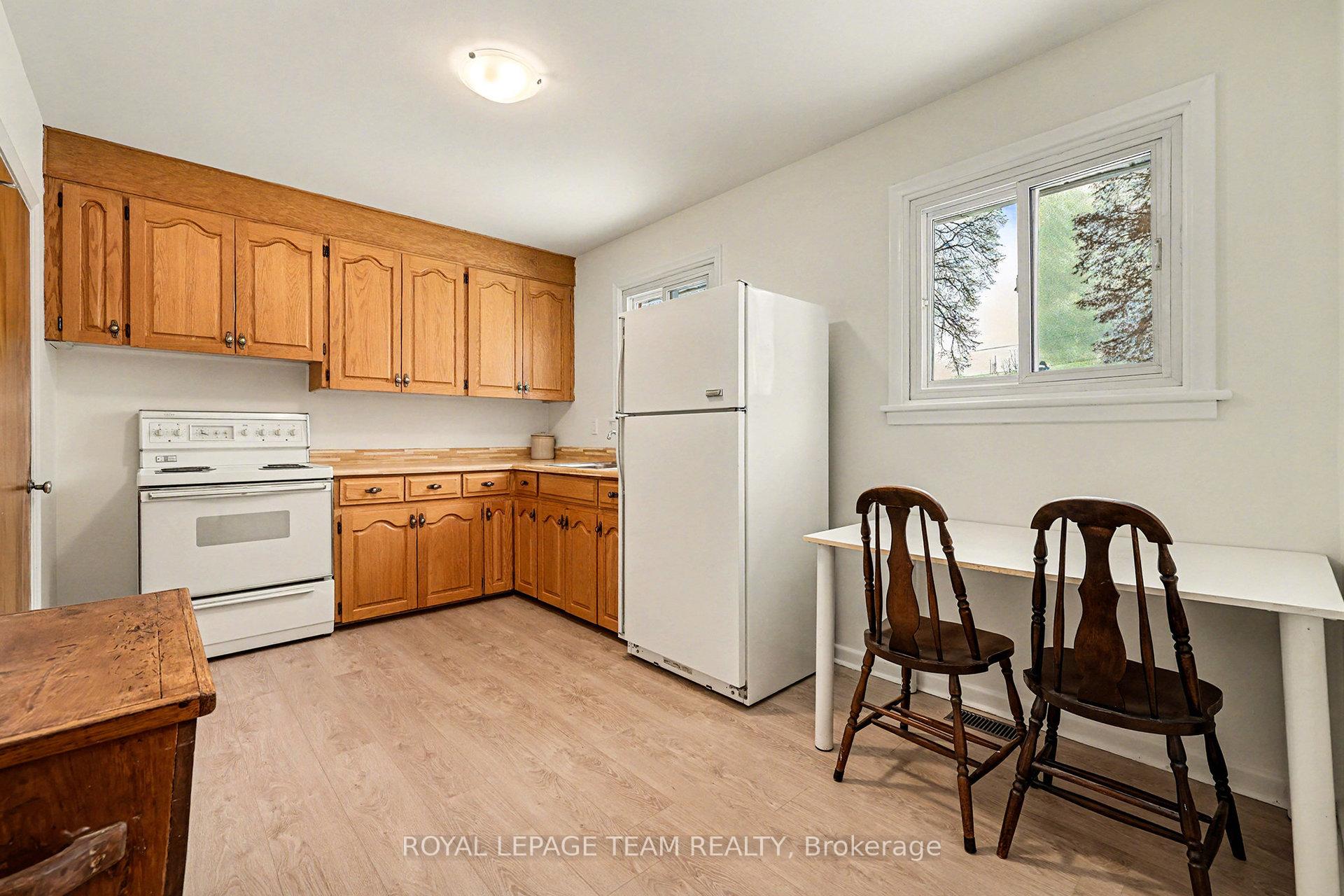 Photo 6 of 733 Halstead Street, Ottawa, Elmvale Acres — HOMEH