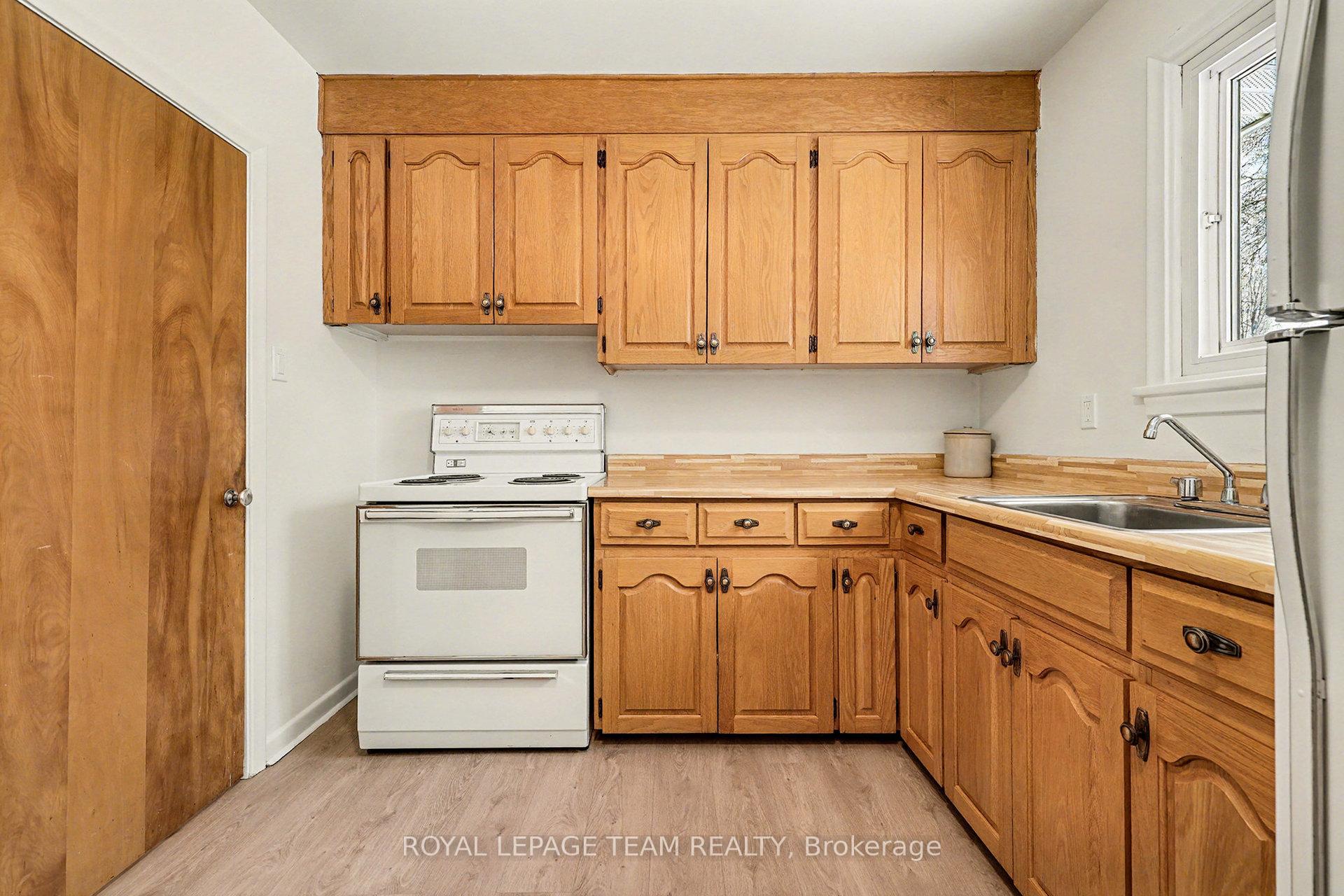 Photo 15 of 733 Halstead Street, Ottawa, Elmvale Acres — HOMEH