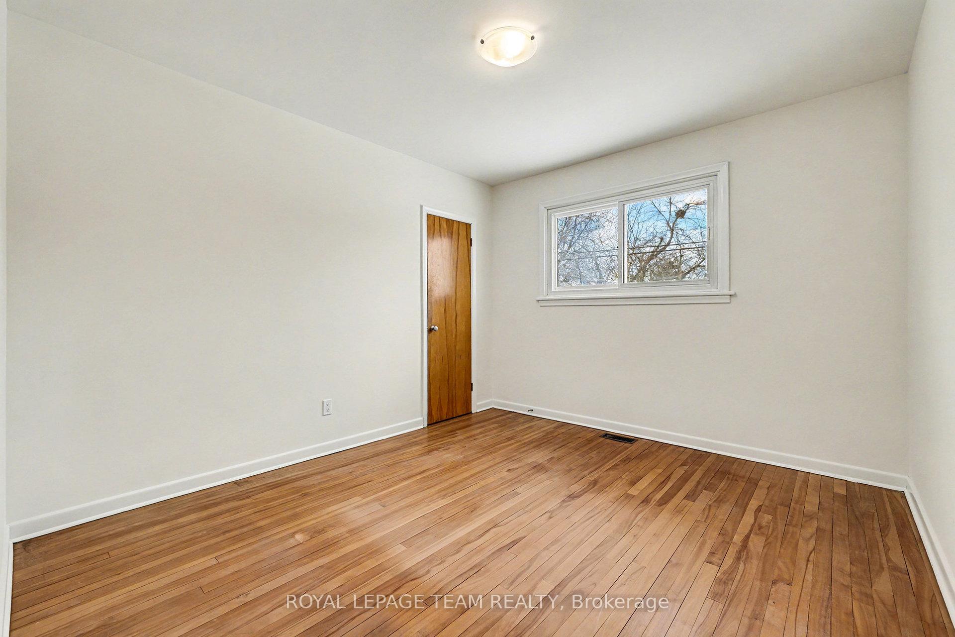 Photo 11 of 733 Halstead Street, Ottawa, Elmvale Acres — HOMEH