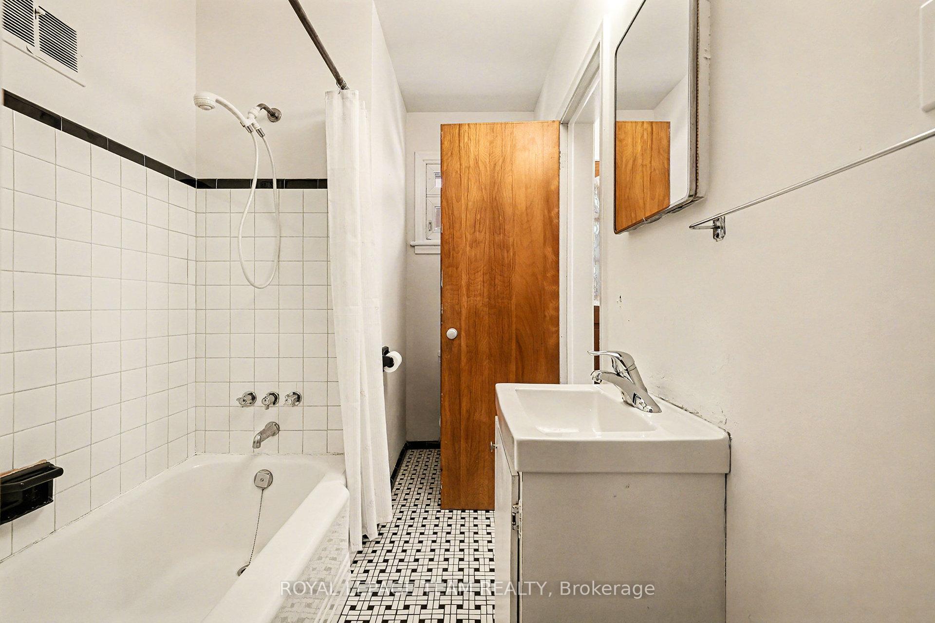 Photo 13 of 733 Halstead Street, Ottawa, Elmvale Acres — HOMEH