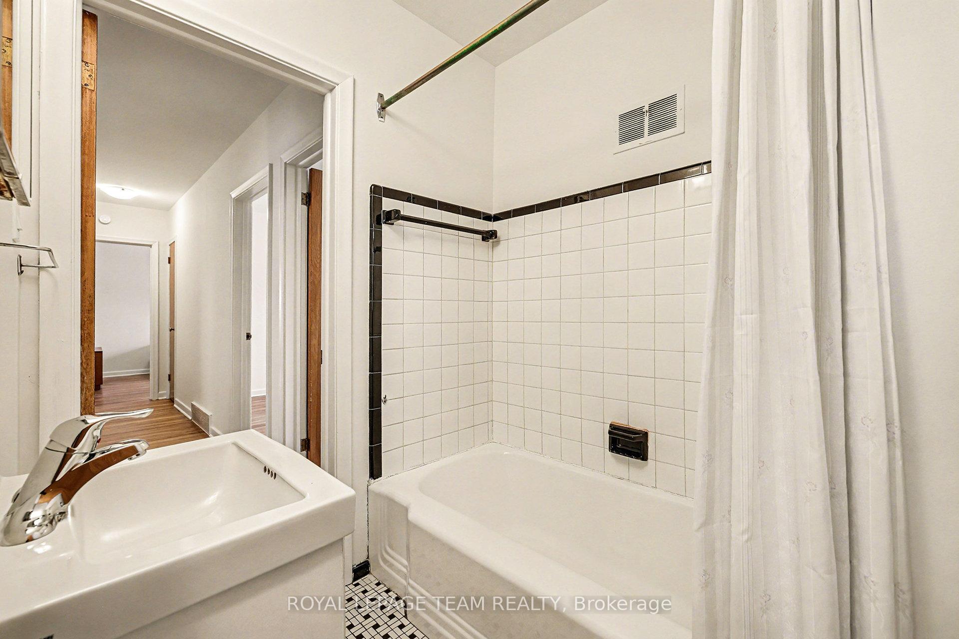 Photo 19 of 733 Halstead Street, Ottawa, Elmvale Acres — HOMEH