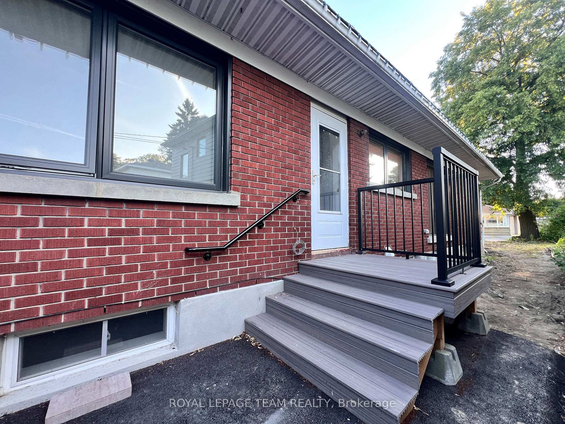 Front of Unit B, 2177 Dublin Avenue