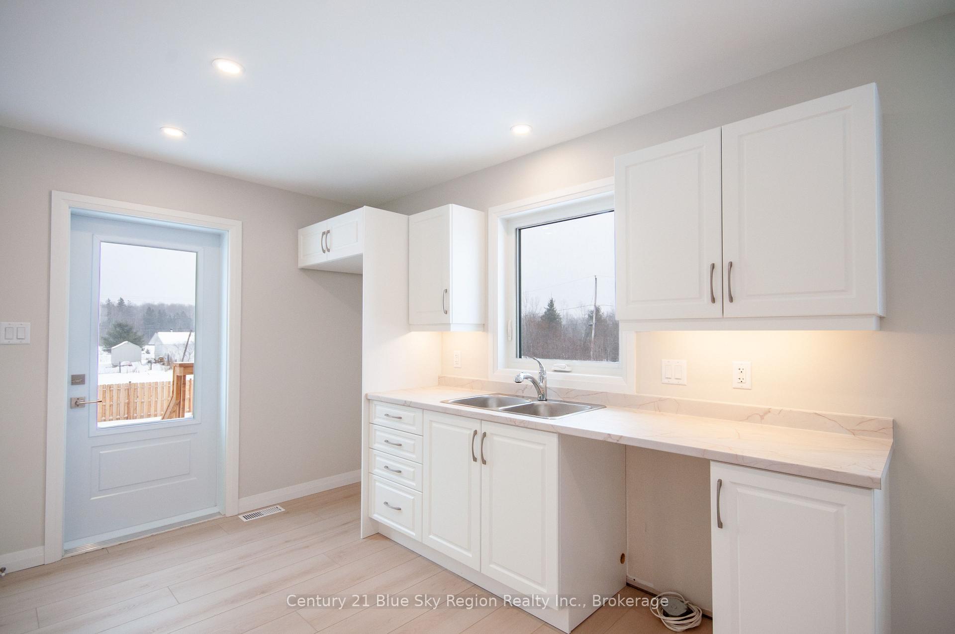 Photo 9 of 302 Talon Crescent, Bonfield — HOMEH