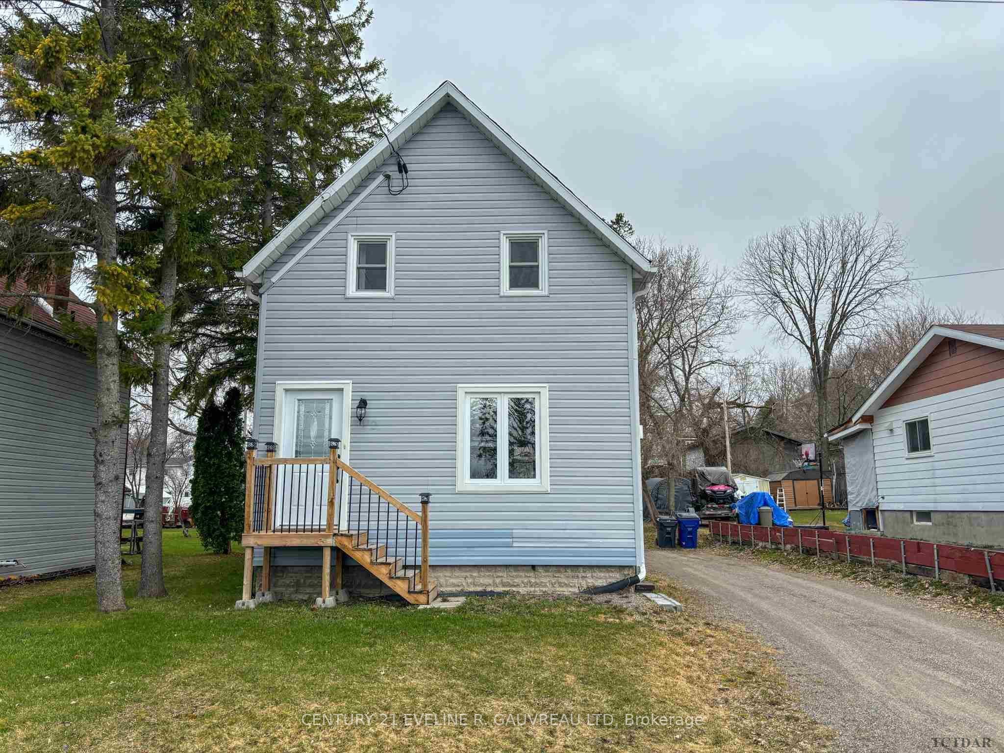 Front of 102 Katherine Street
