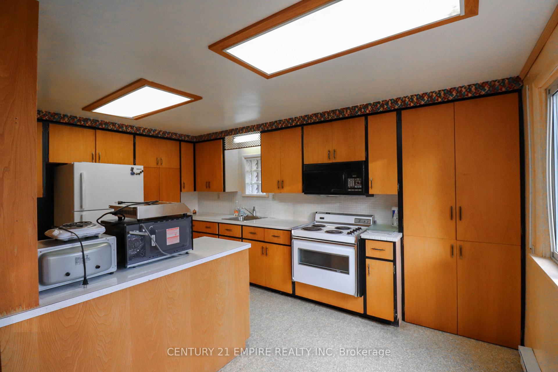 Photo 5 of 37 Church Street, Hamilton, Stoney Creek — HOMEH
