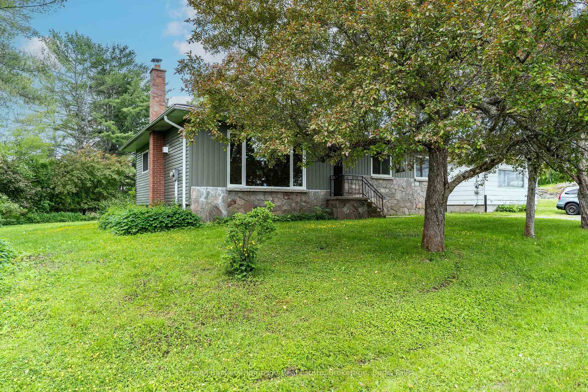 Photo 4 of 62. A&B Albert Street, Magnetawan — HOMEH
