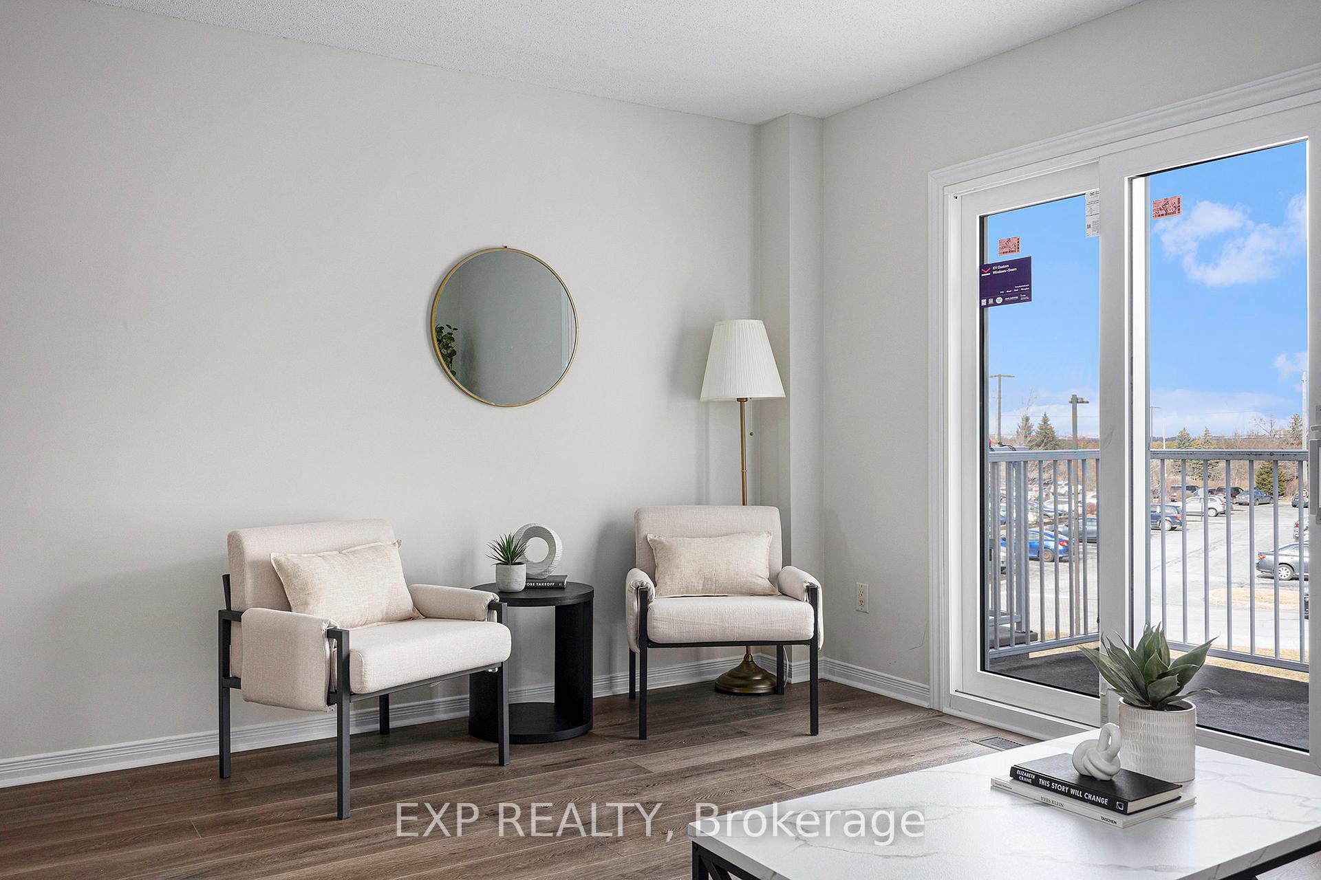 Photo 5 of 45 Manhattan Crescent, Ottawa, Central Park — HOMEH