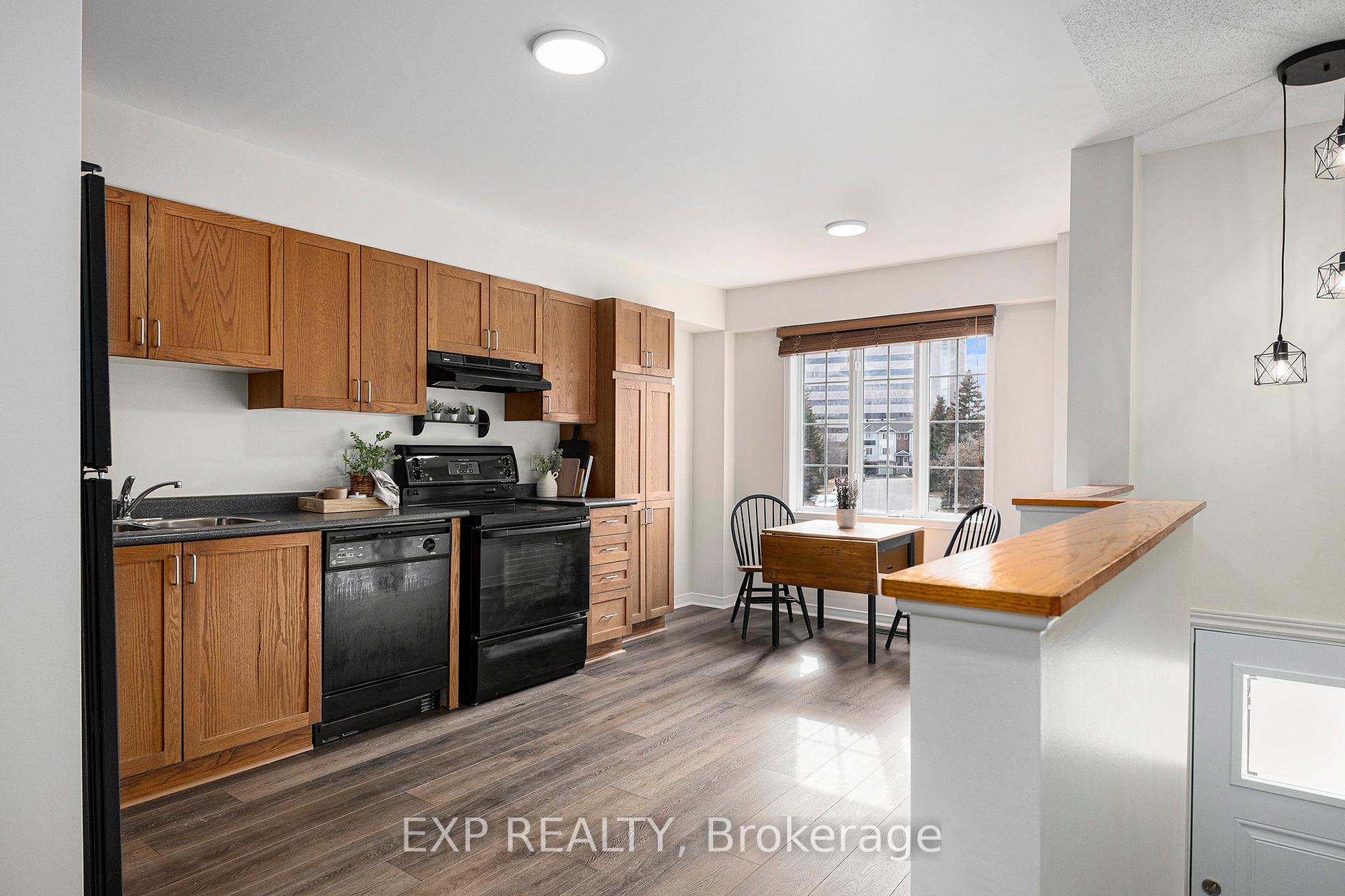 Photo 7 of 45 Manhattan Crescent, Ottawa, Central Park — HOMEH