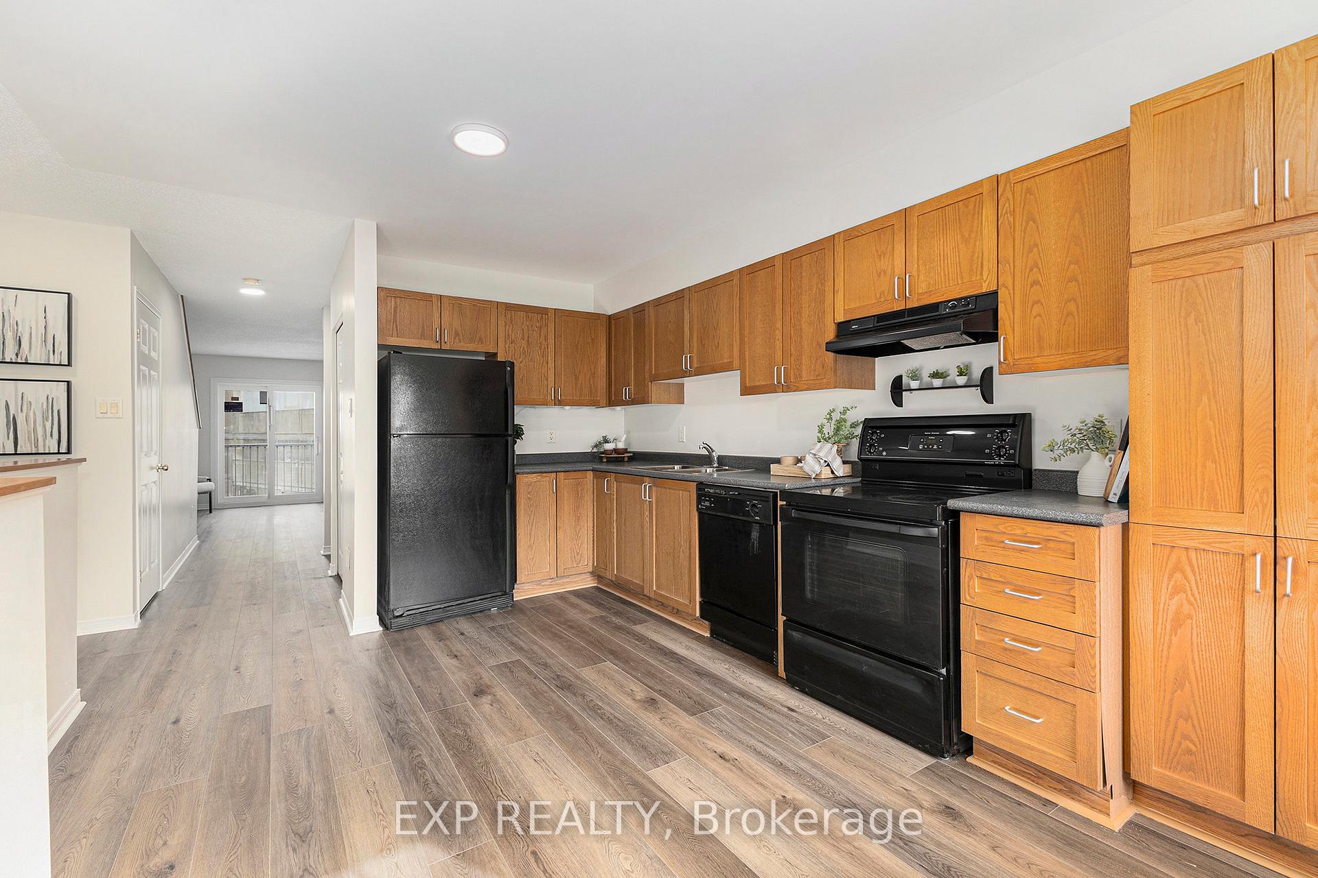 Photo 9 of 45 Manhattan Crescent, Ottawa, Central Park — HOMEH