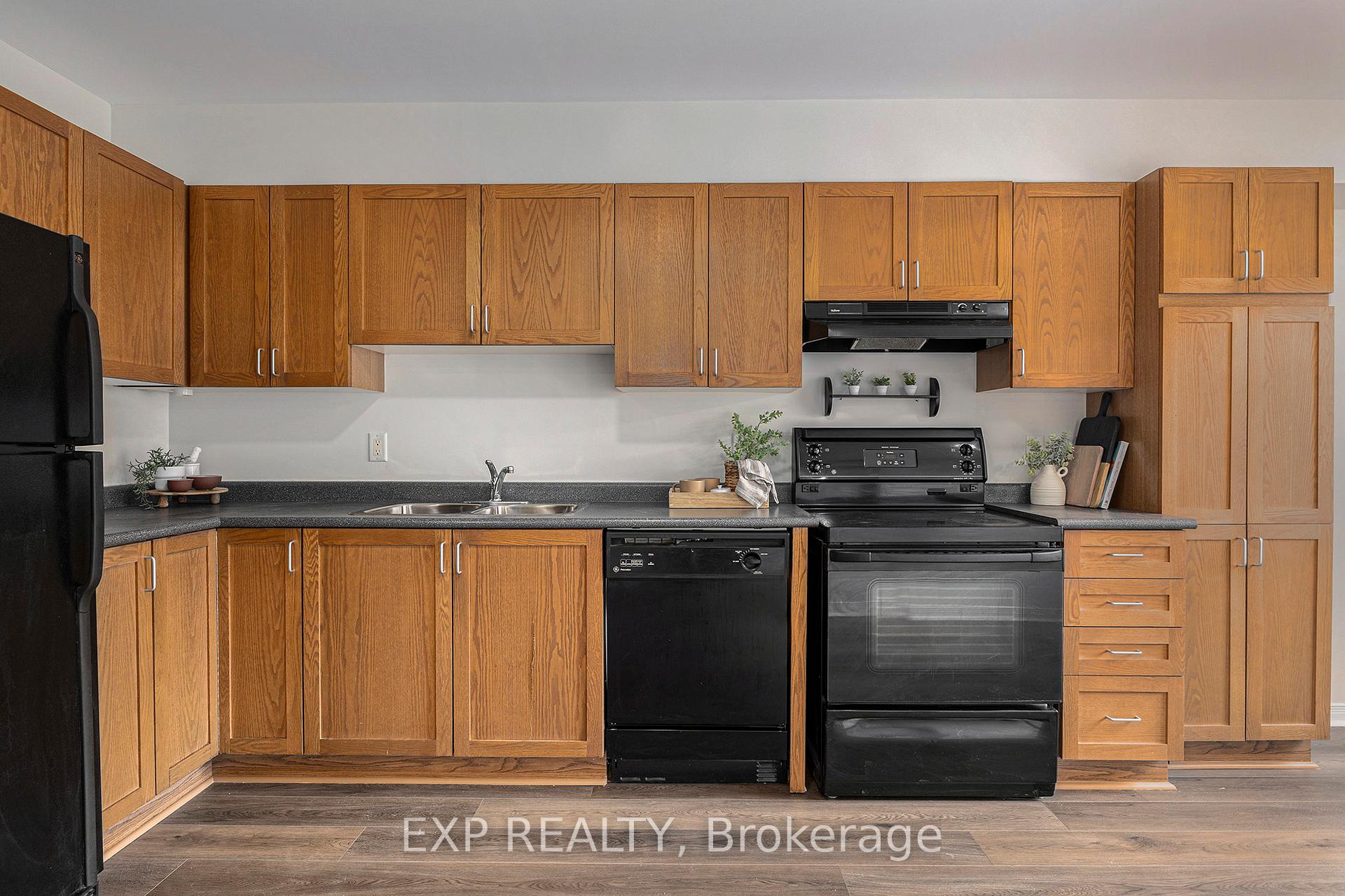 Photo 13 of 45 Manhattan Crescent, Ottawa, Central Park — HOMEH