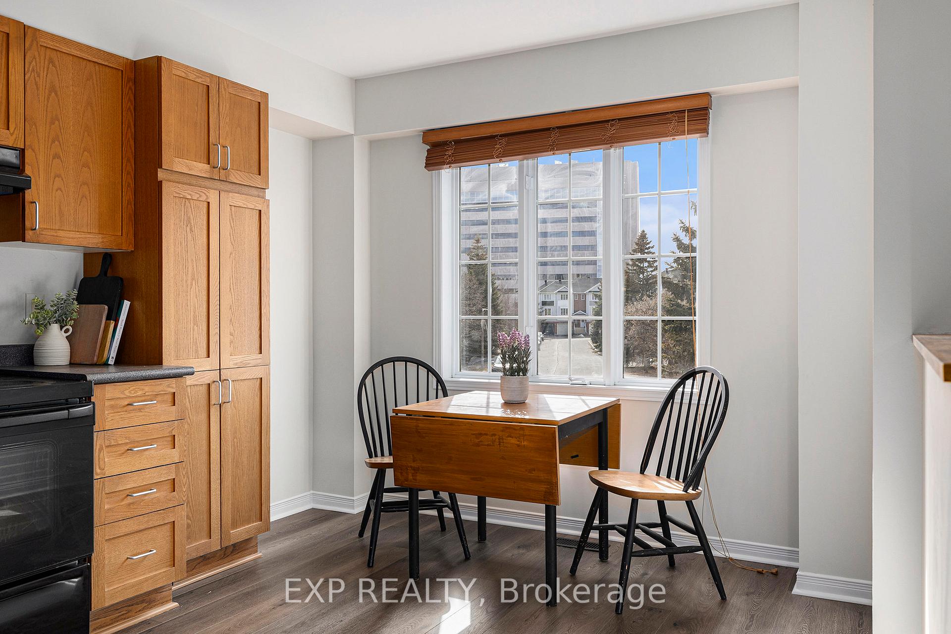 Photo 11 of 45 Manhattan Crescent, Ottawa, Central Park — HOMEH