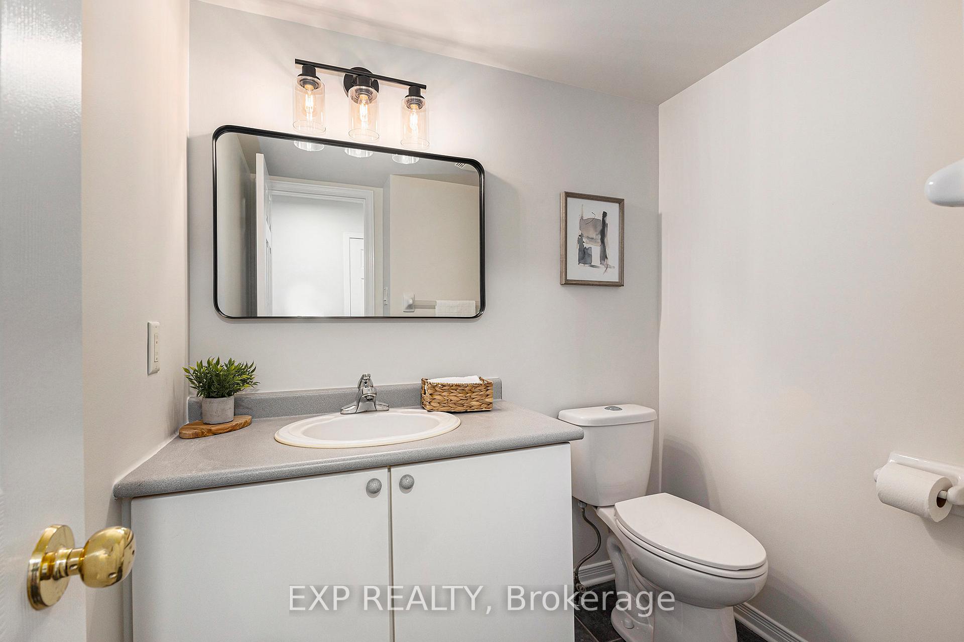 Photo 15 of 45 Manhattan Crescent, Ottawa, Central Park — HOMEH