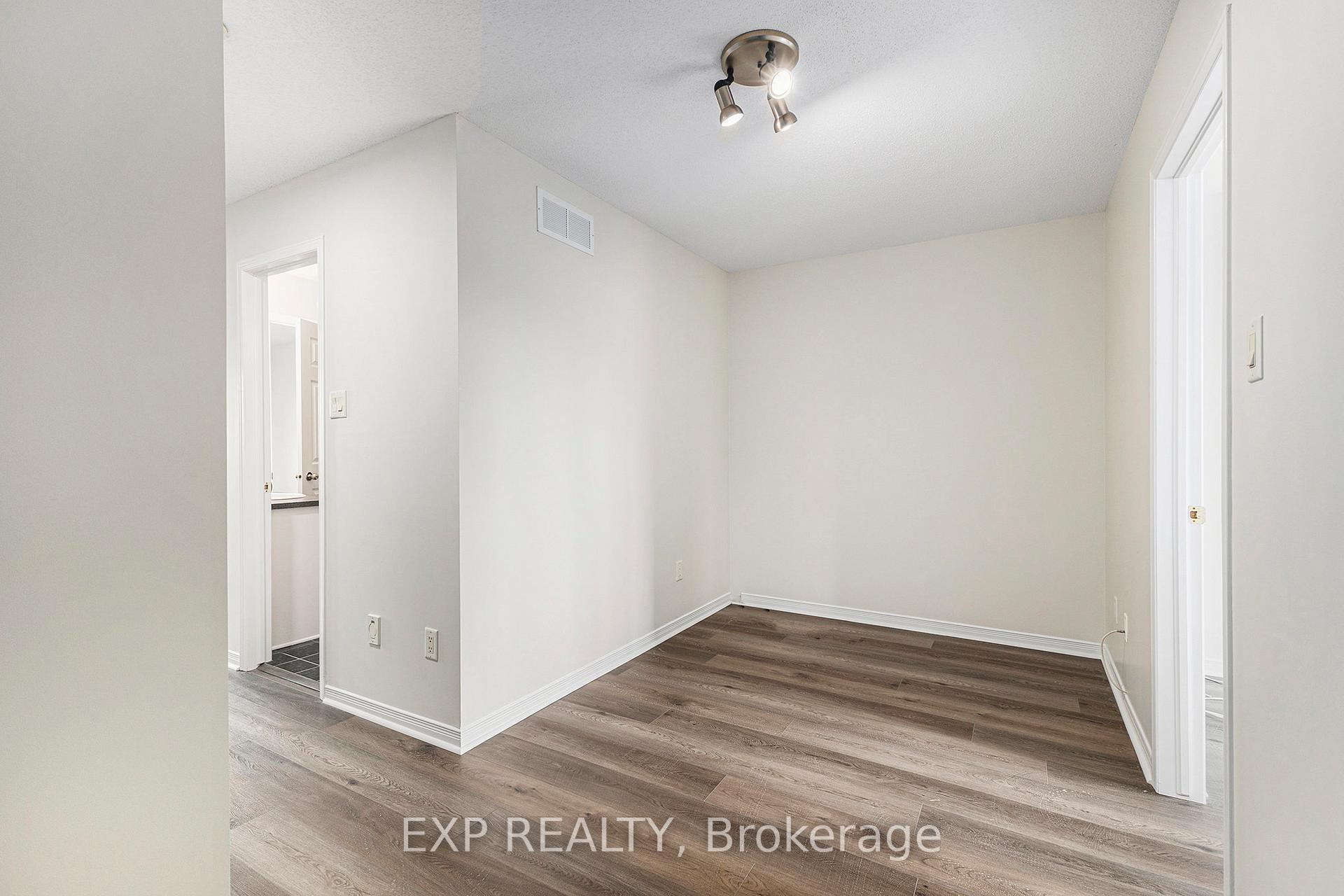 Photo 19 of 45 Manhattan Crescent, Ottawa, Central Park — HOMEH