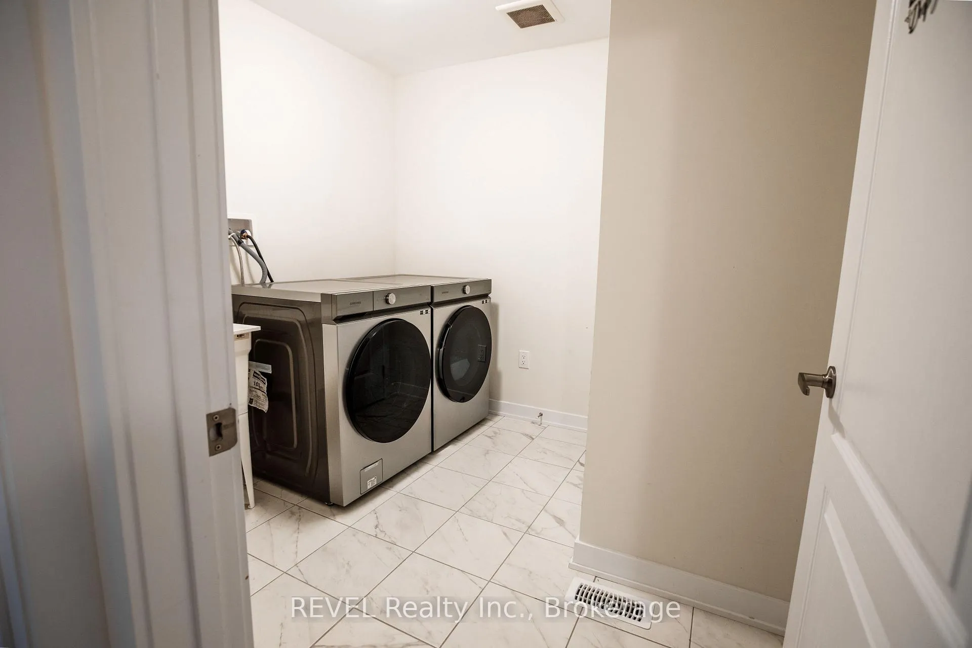 Photo 18 of 16 Stern Drive, Welland, Dain City — HOMEH