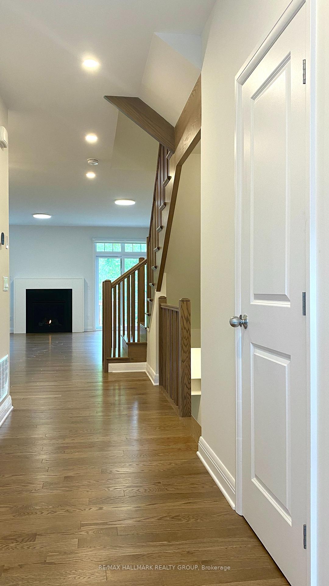 Photo 3 of 35 KINVER Private, Ottawa, Bel Air Heights — HOMEH