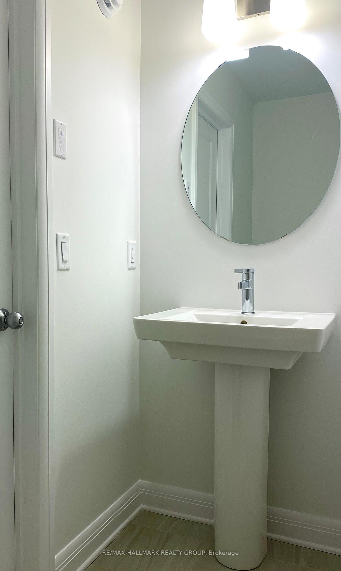Photo 4 of 35 KINVER Private, Ottawa, Bel Air Heights — HOMEH