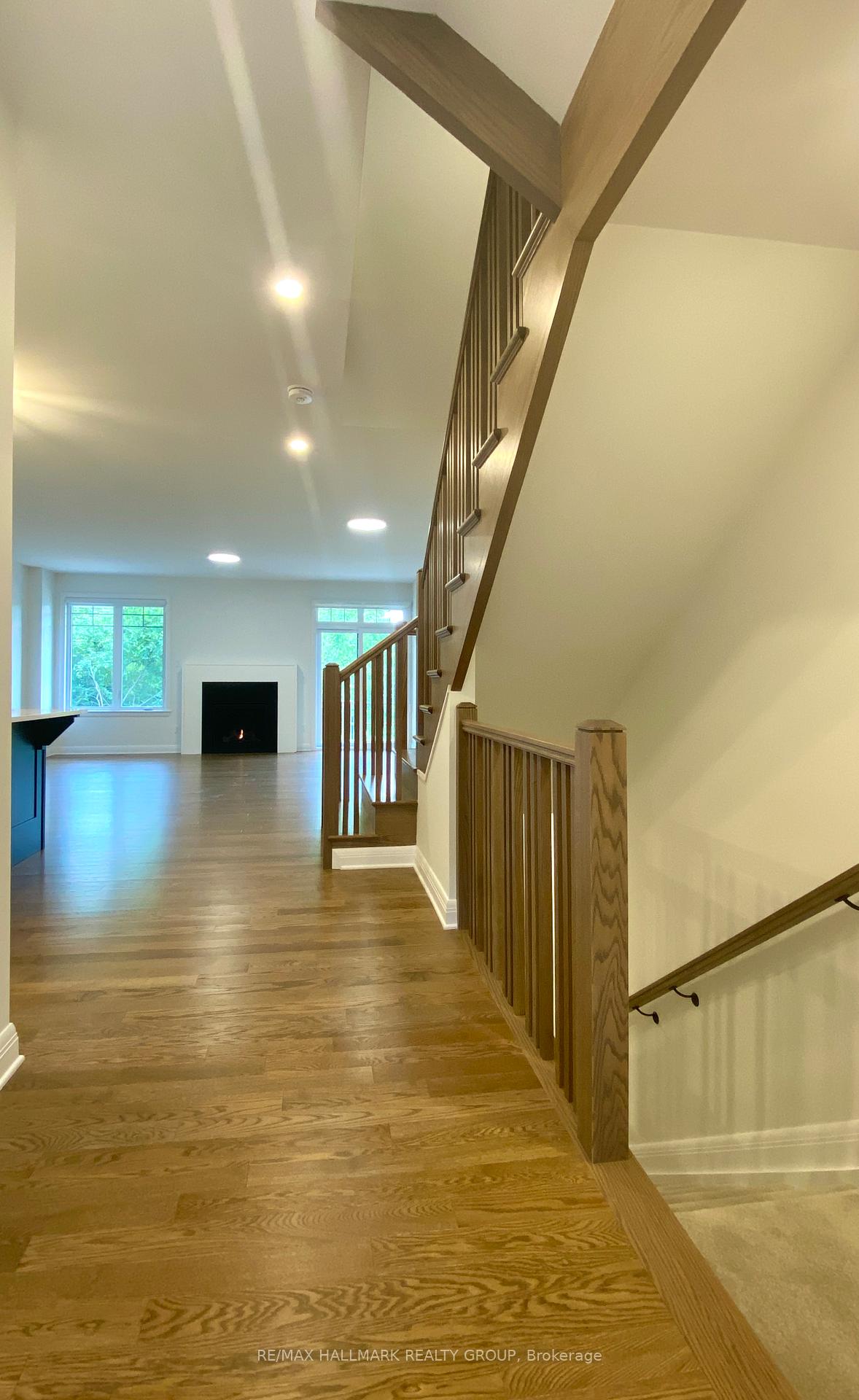 Photo 6 of 35 KINVER Private, Ottawa, Bel Air Heights — HOMEH