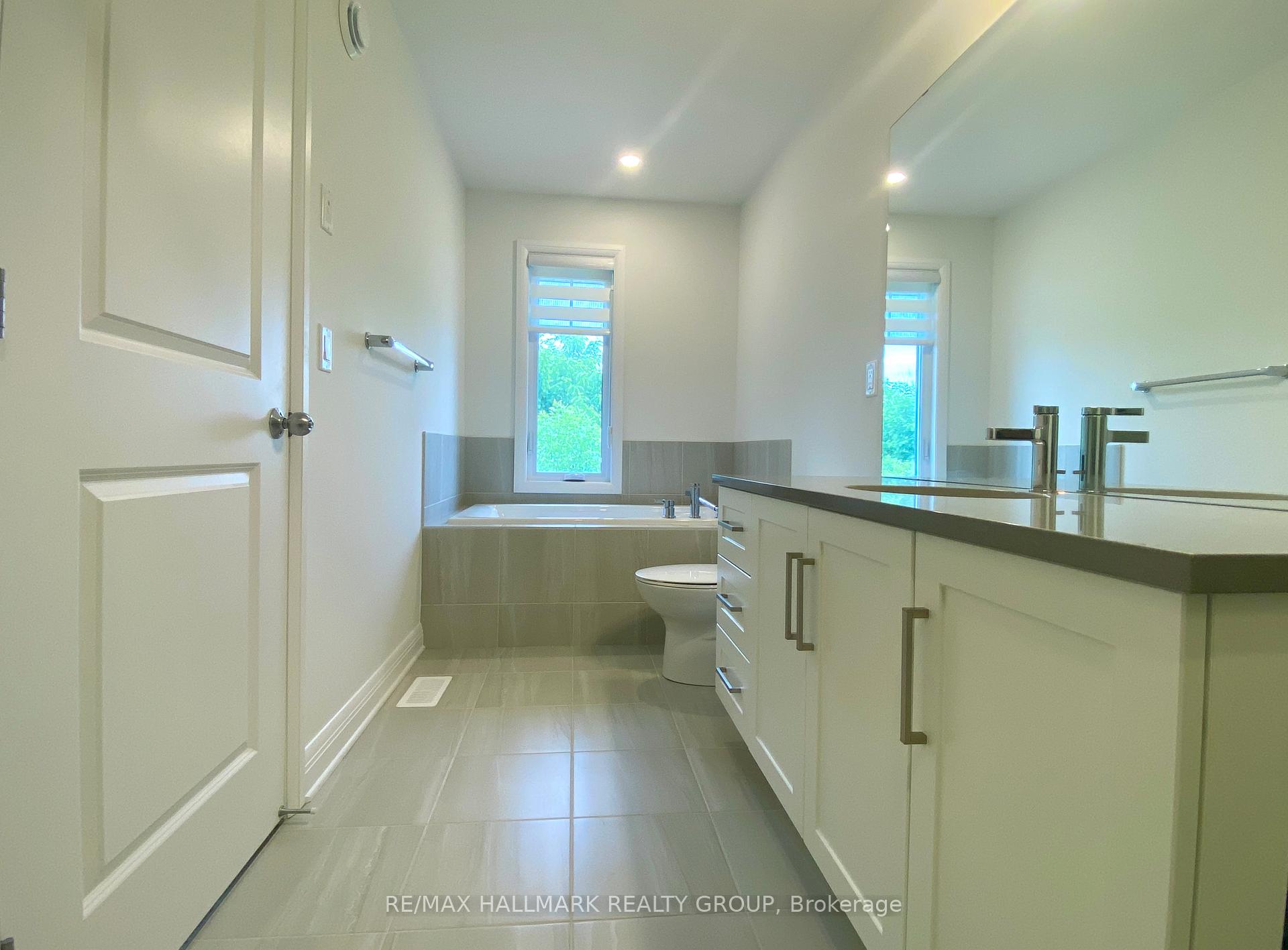 Photo 20 of 35 KINVER Private, Ottawa, Bel Air Heights — HOMEH