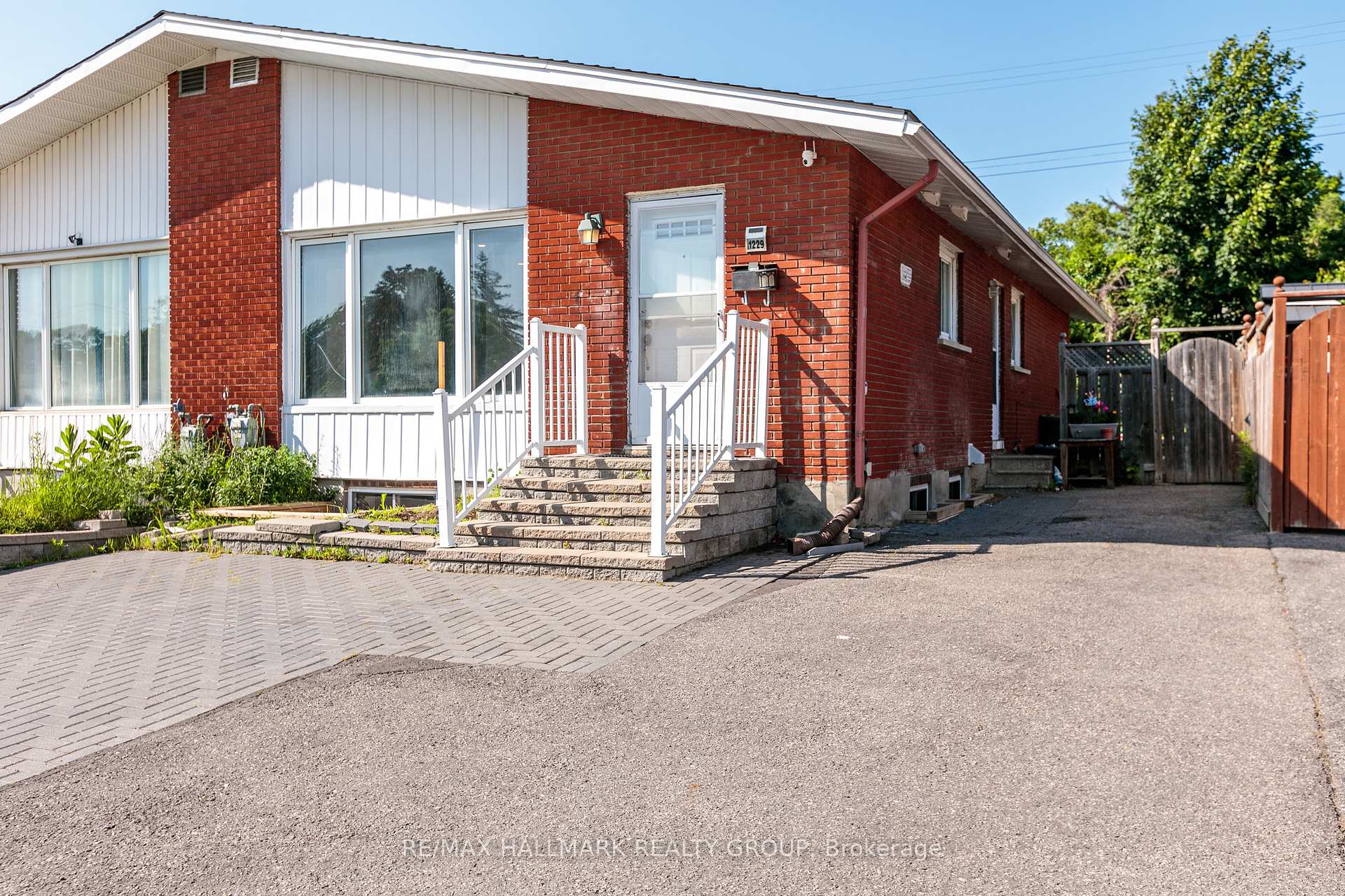 Photo 2 of 1229 Maitland Avenue, Ottawa, Copeland Park — HOMEH