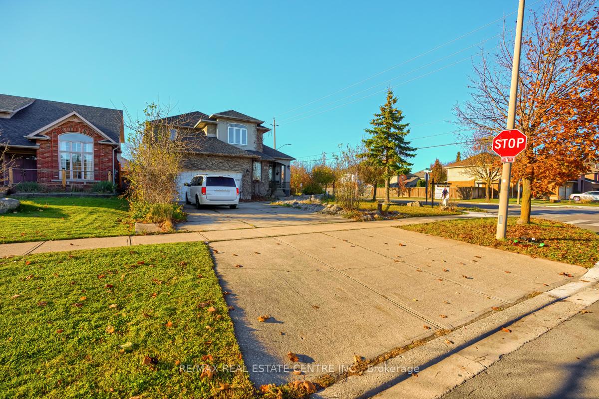 Photo 1 of 79 Gatestone Drive, Hamilton, Stoney Creek — HOMEH