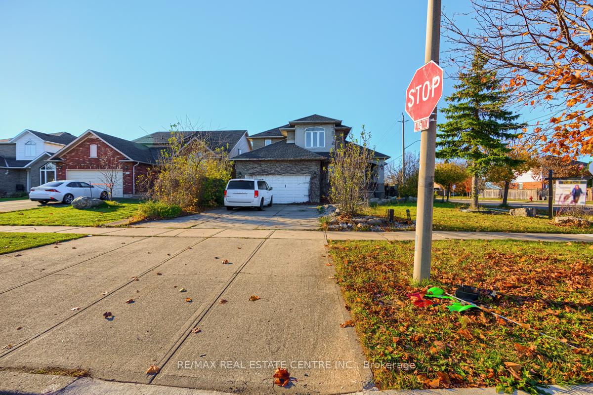 Photo 2 of 79 Gatestone Drive, Hamilton, Stoney Creek — HOMEH