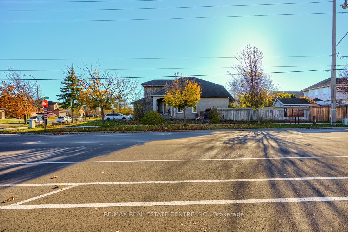 Photo 5 of 79 Gatestone Drive, Hamilton, Stoney Creek — HOMEH
