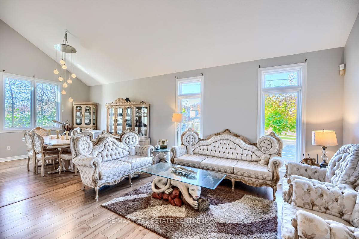 Photo 11 of 79 Gatestone Drive, Hamilton, Stoney Creek — HOMEH