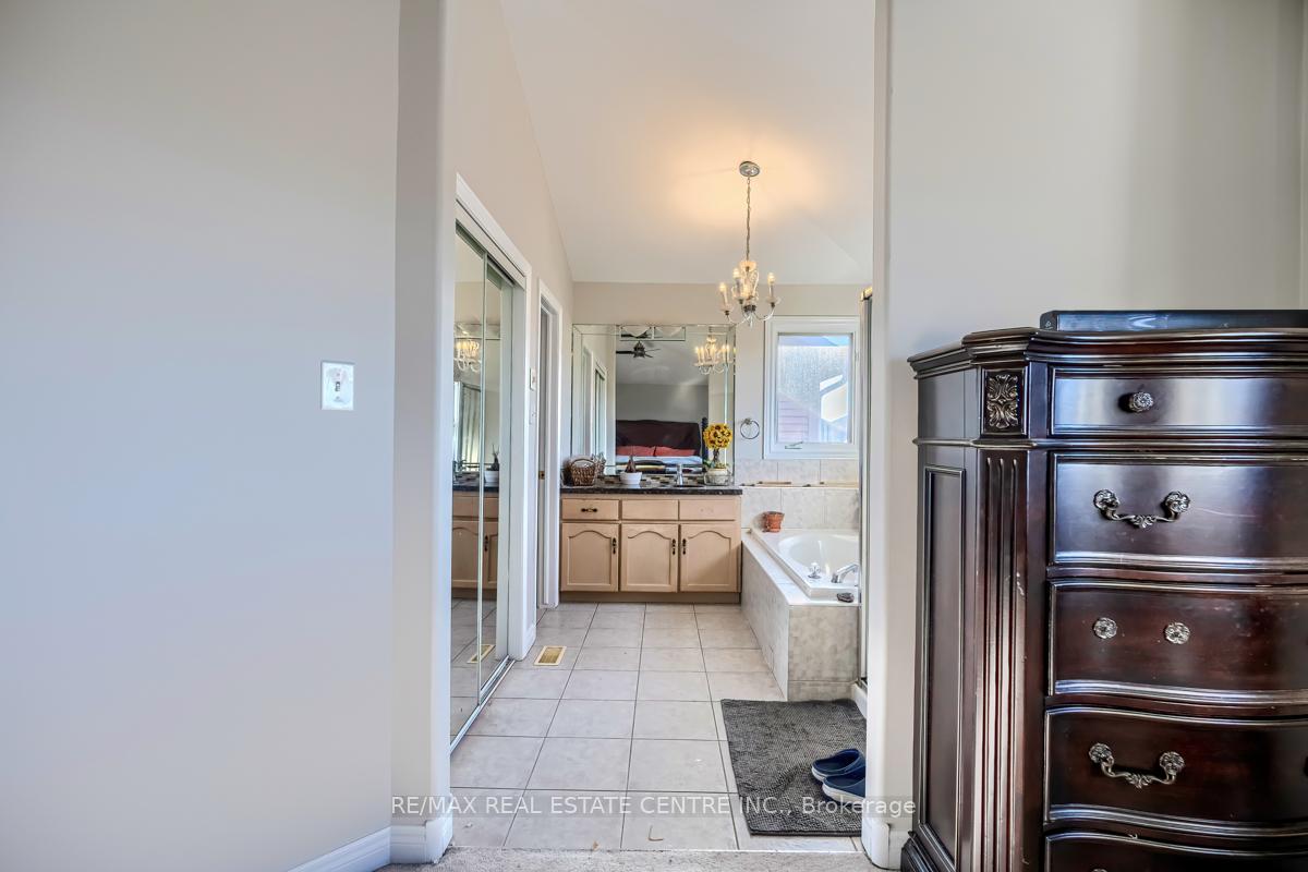 Photo 24 of 79 Gatestone Drive, Hamilton, Stoney Creek — HOMEH