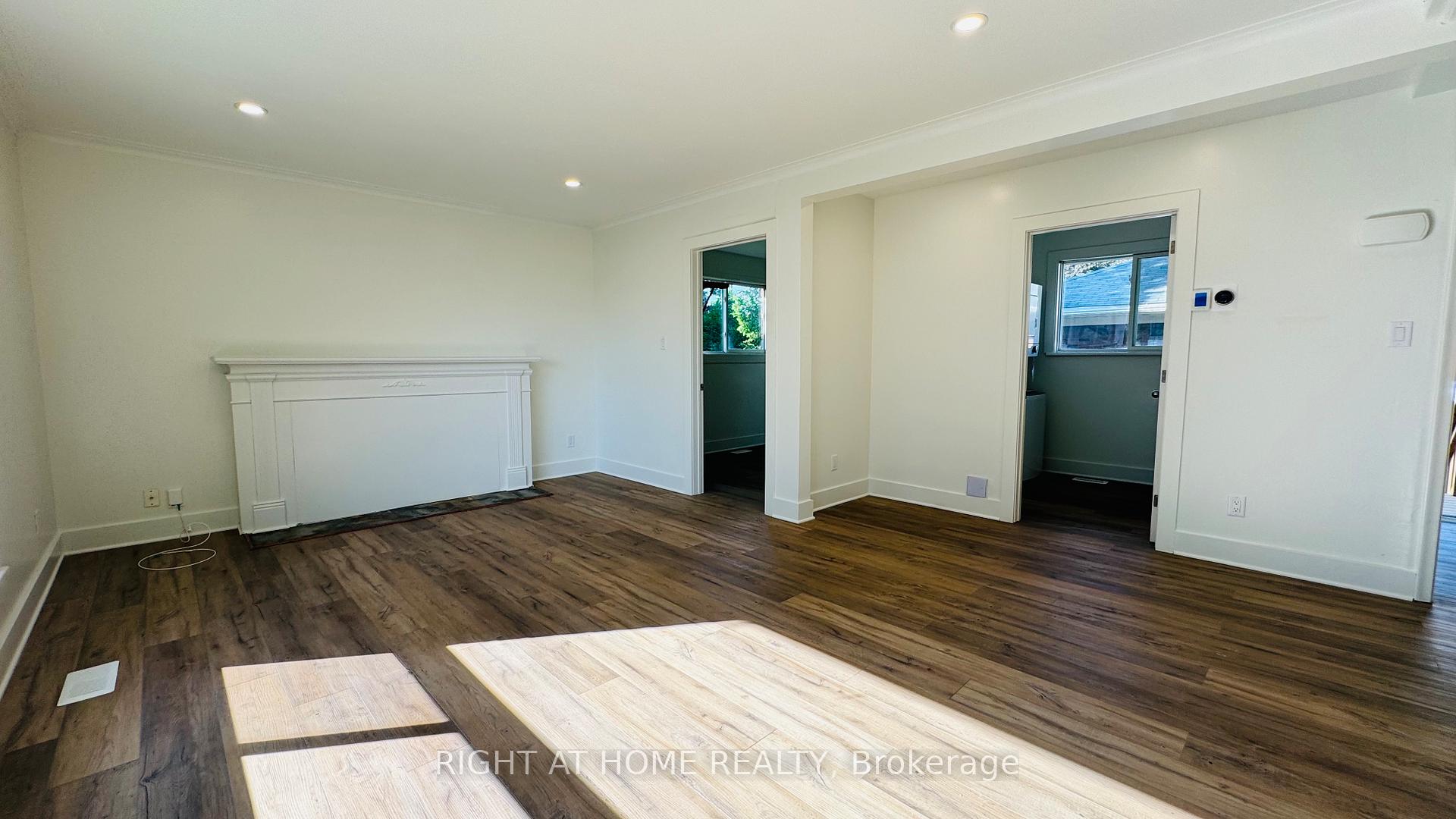 Photo 8 of Unit B, 2186 Navaho Drive, Ottawa, Bel Air Heights — HOMEH