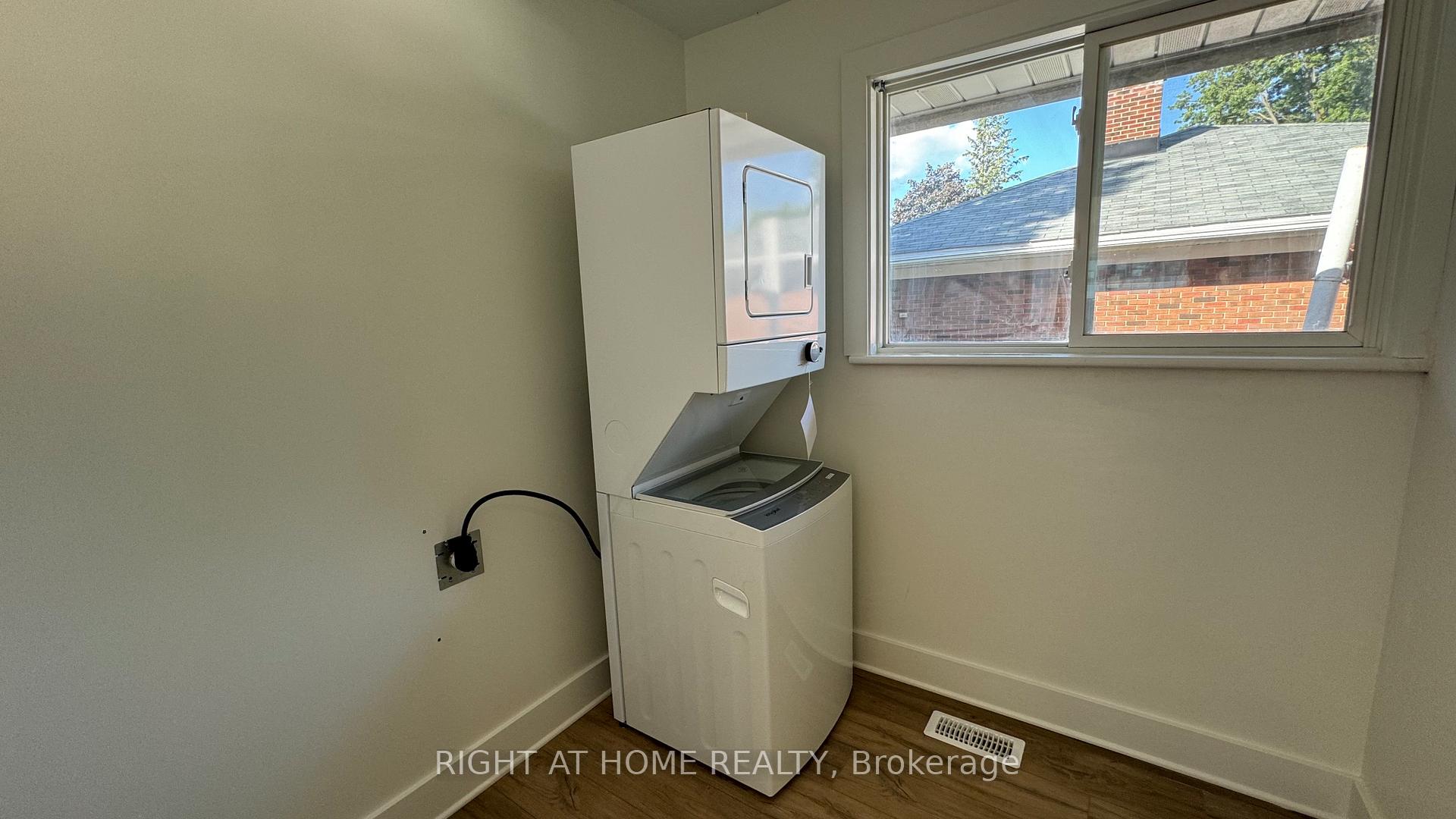 Photo 10 of Unit B, 2186 Navaho Drive, Ottawa, Bel Air Heights — HOMEH