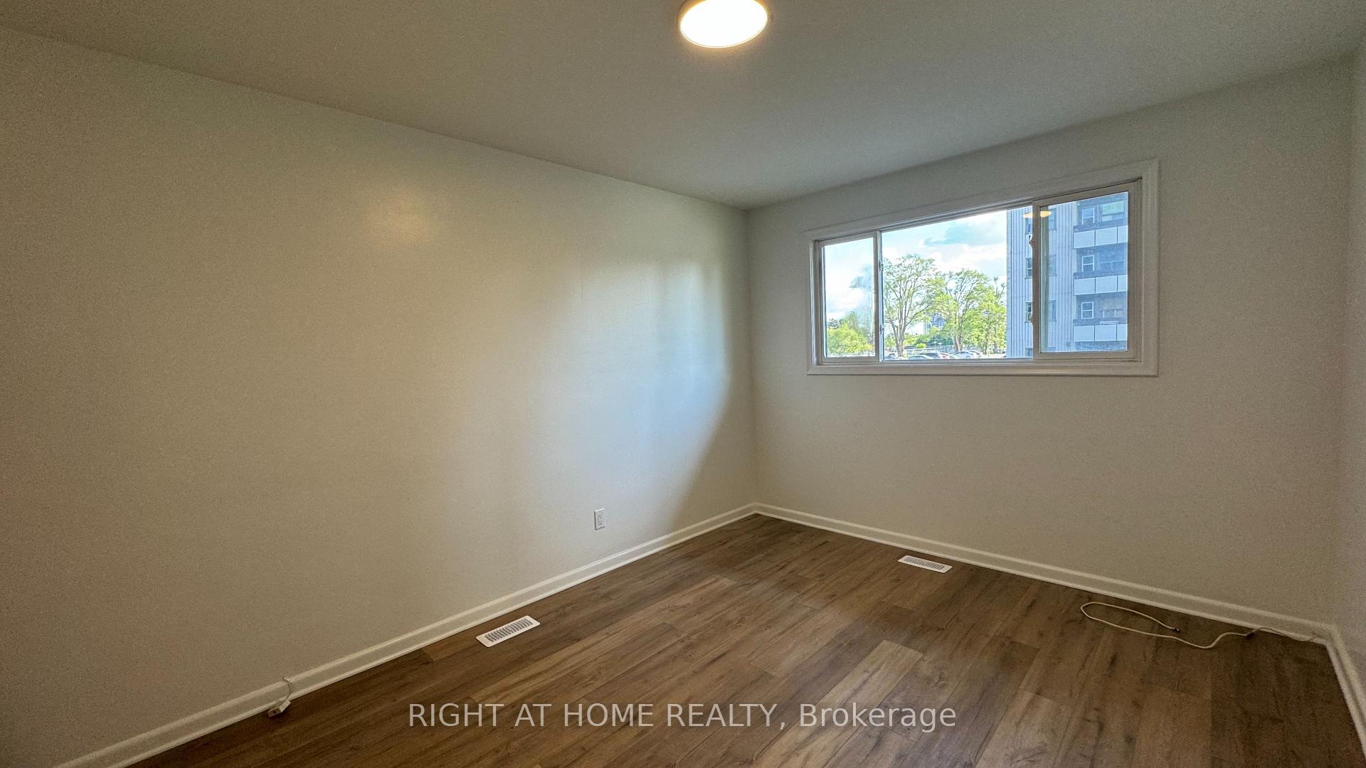 Photo 12 of Unit B, 2186 Navaho Drive, Ottawa, Bel Air Heights — HOMEH