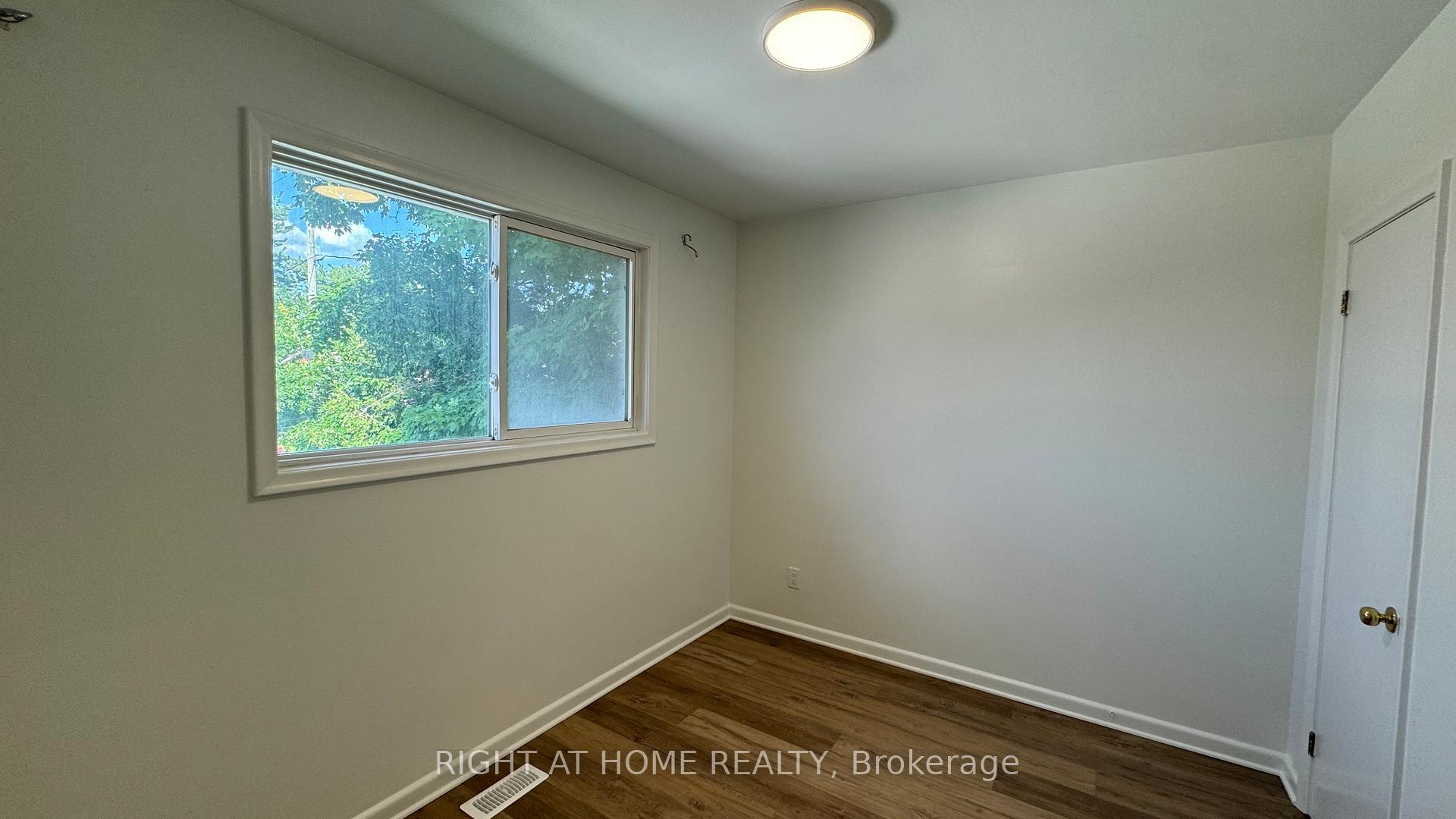 Photo 13 of Unit B, 2186 Navaho Drive, Ottawa, Bel Air Heights — HOMEH