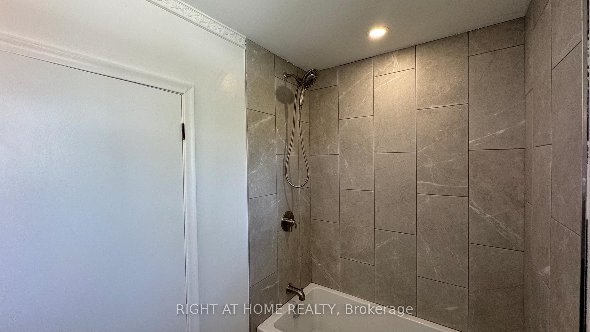 Photo 14 of Unit B, 2186 Navaho Drive, Ottawa, Bel Air Heights — HOMEH