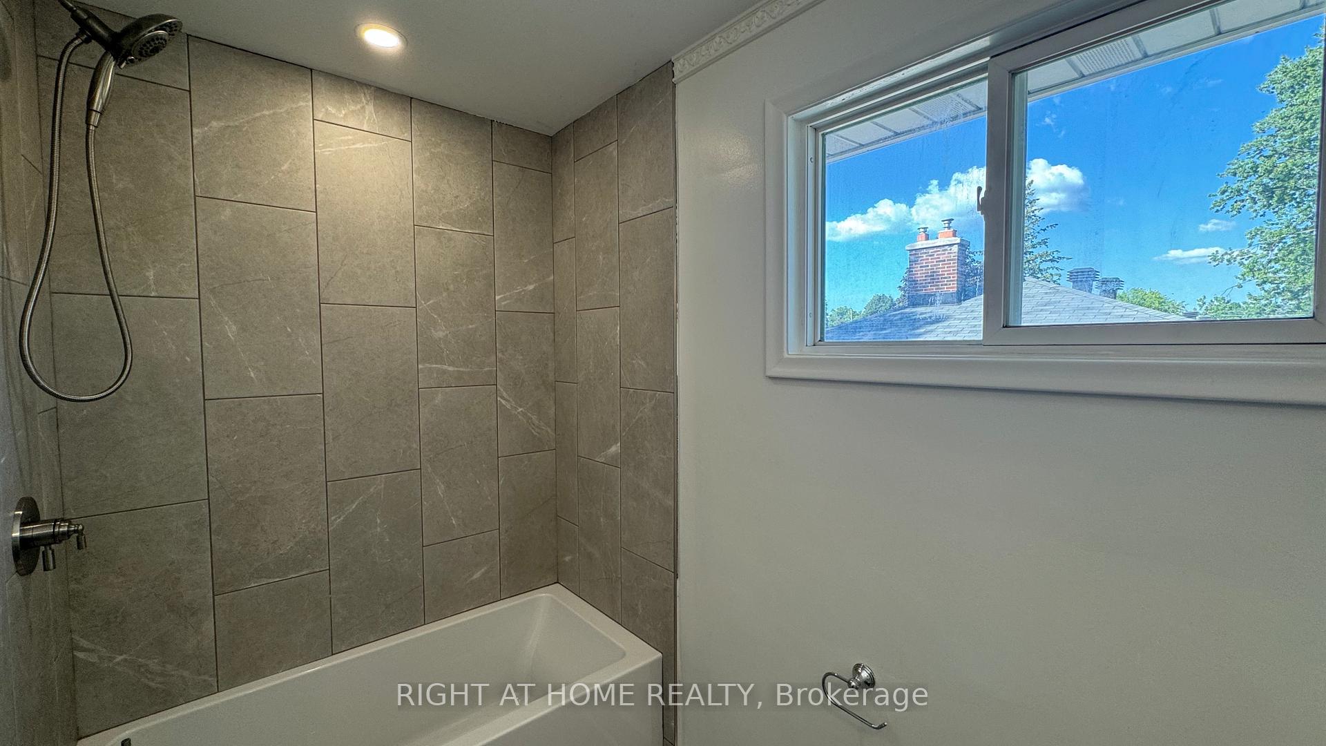 Photo 15 of Unit B, 2186 Navaho Drive, Ottawa, Bel Air Heights — HOMEH
